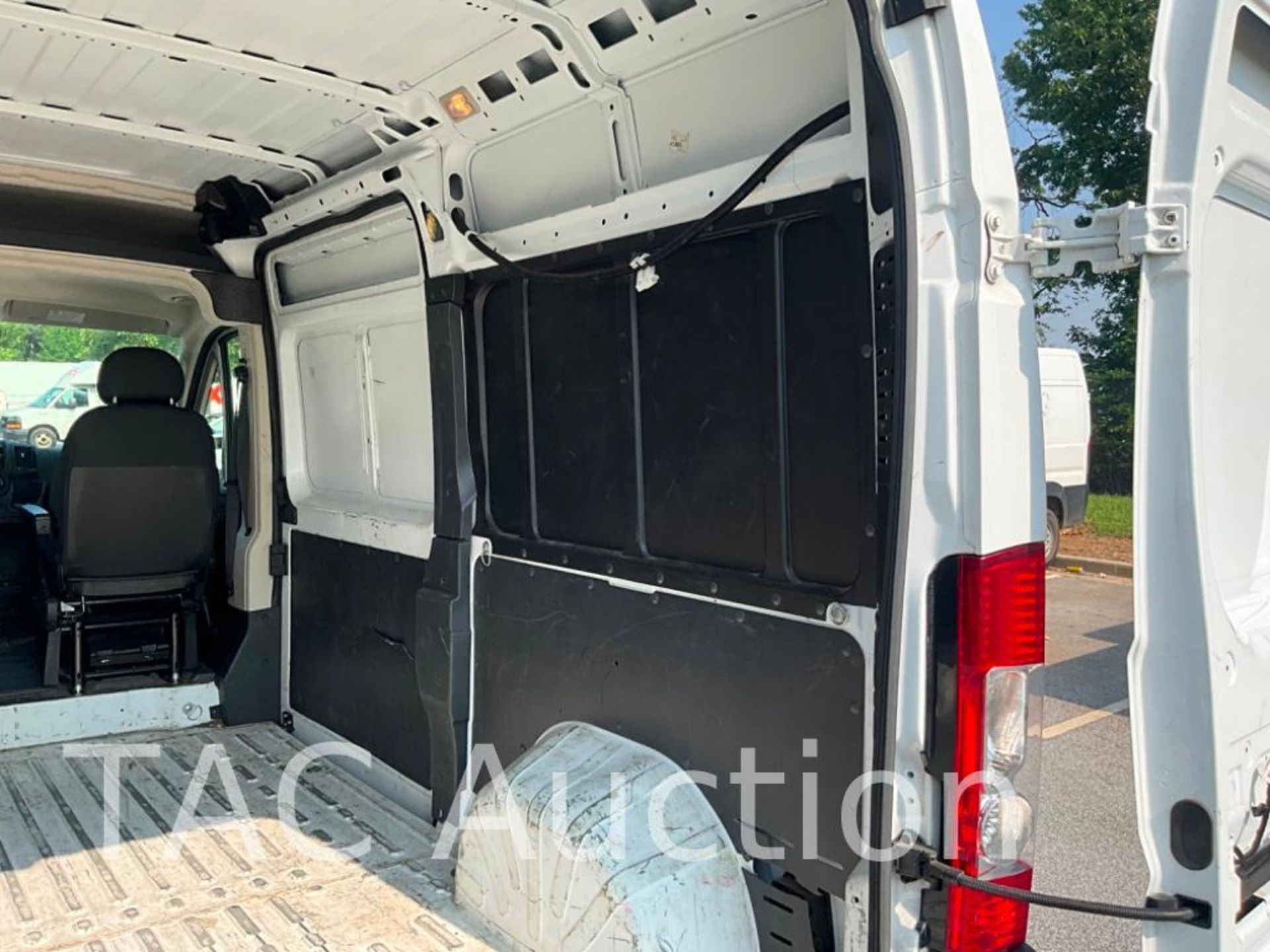 2021 Ram ProMaster 1500 Van - Image 27 of 43