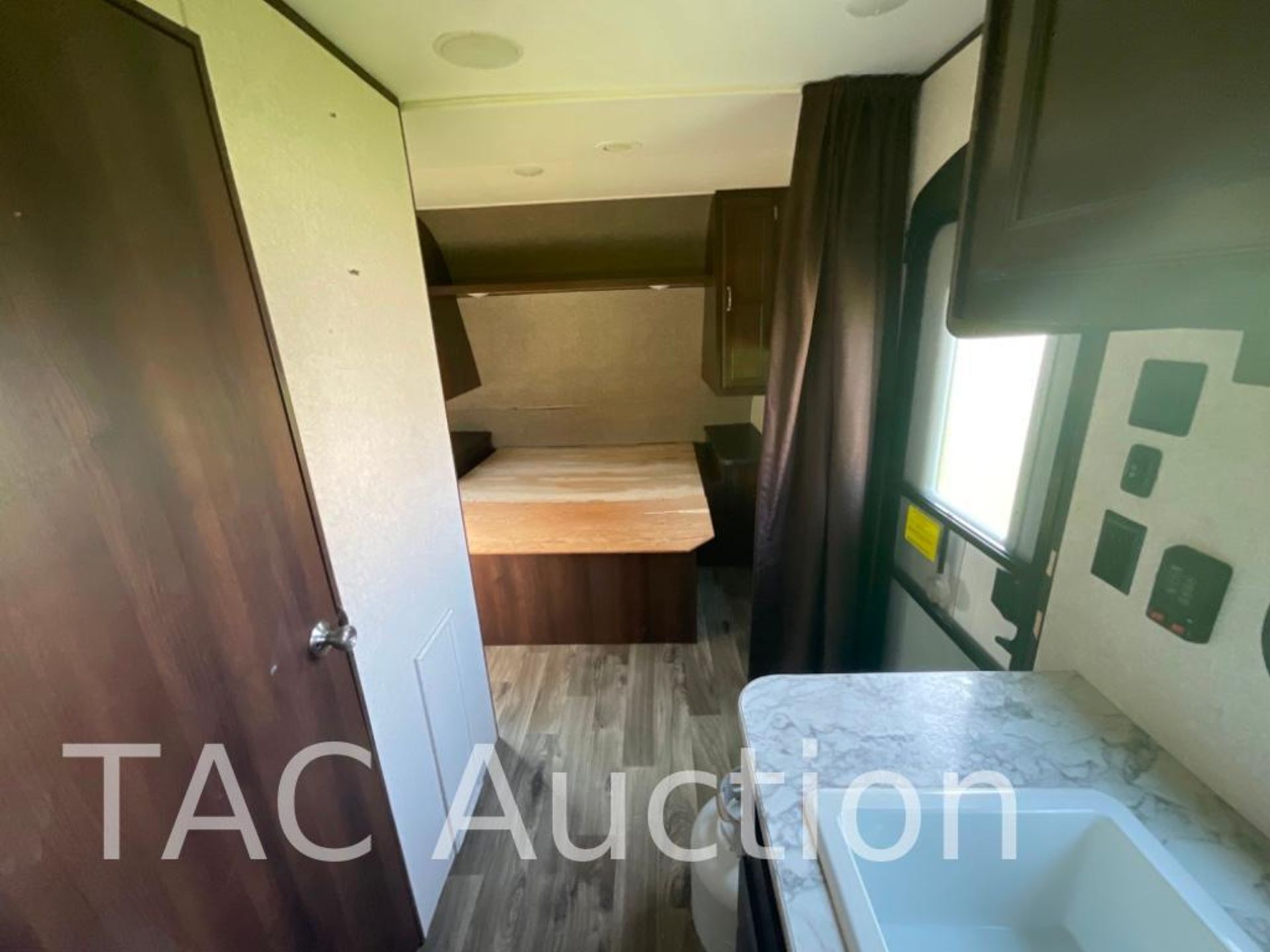 2018 Jayco 212QB 25ft Bumper Pull Camper - Image 13 of 37