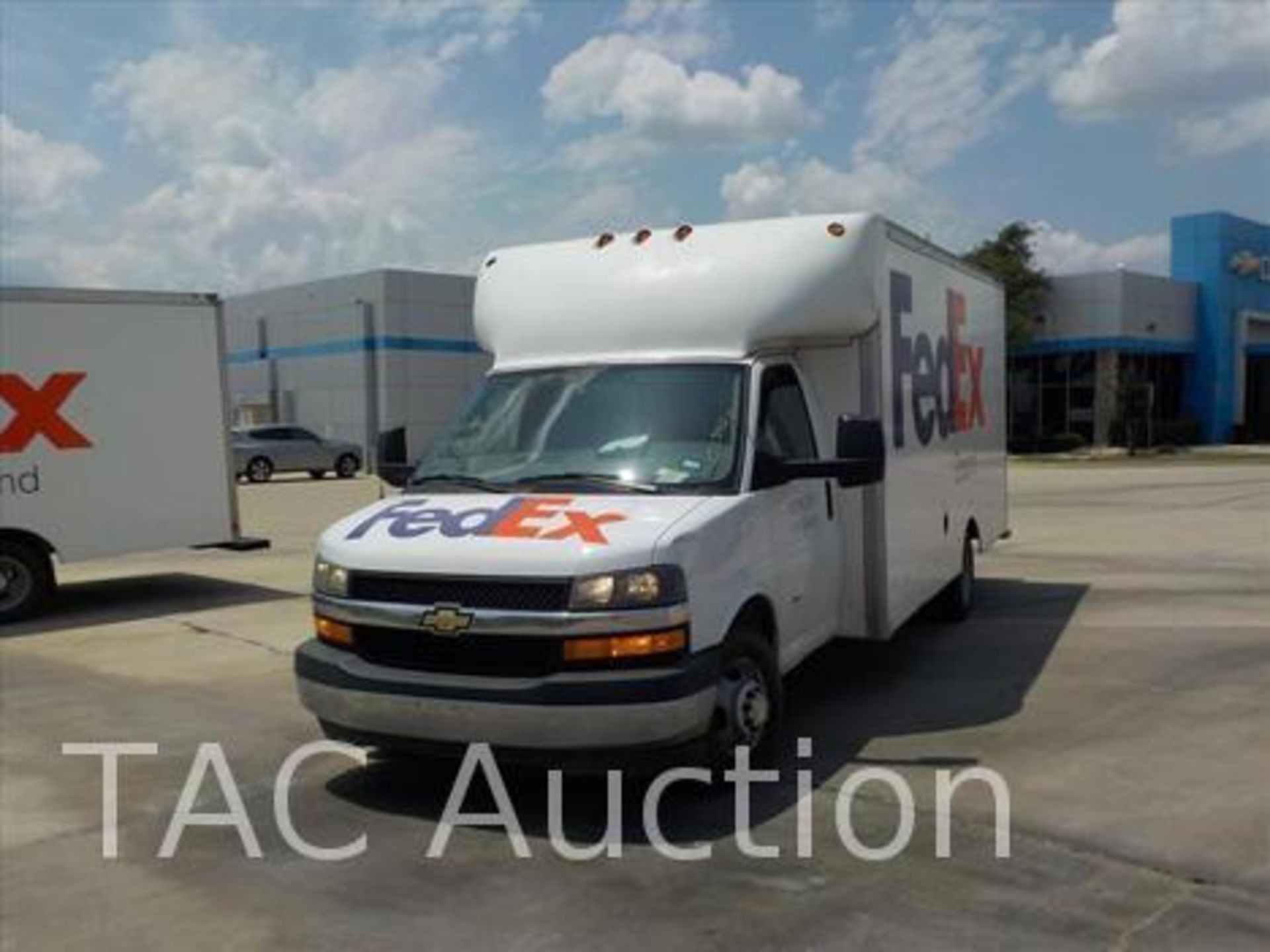 2020 Chevrolet Express 3500 16ft Box Truck - Image 8 of 94