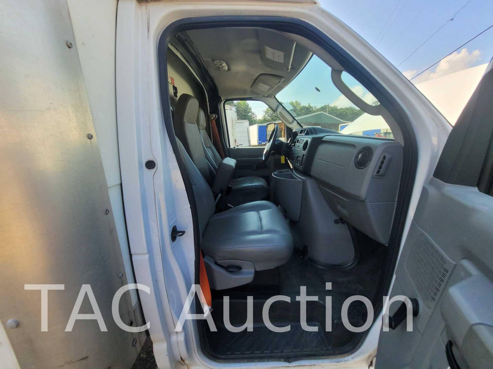 2015 Ford E-350 16ft Box Truck - Image 24 of 47