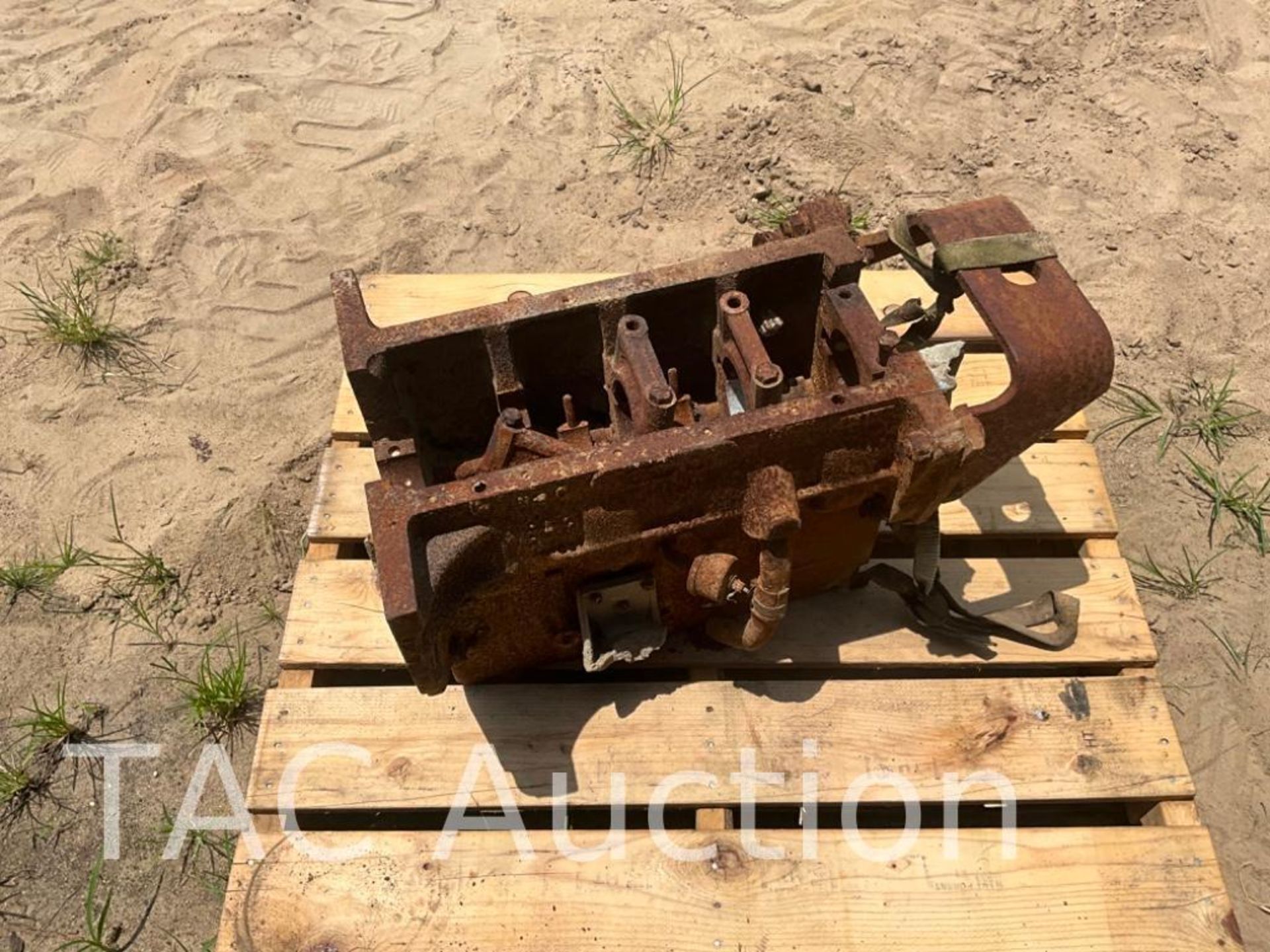 Case 1845 Skid Steer Engine - Image 3 of 4