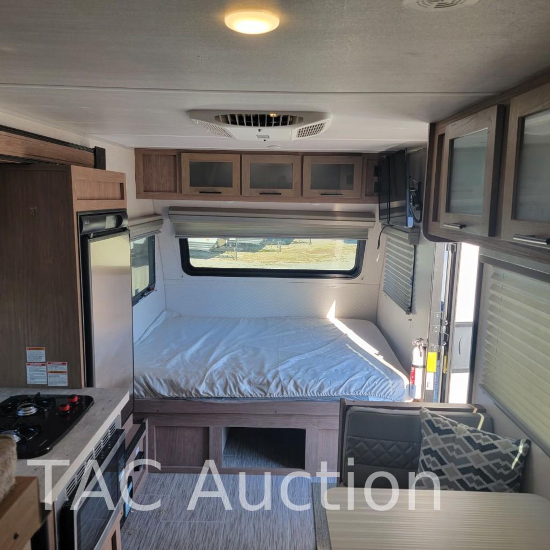 New 2022 Forest River NOBO 16.6 Bumper Pull Camper - Image 15 of 20