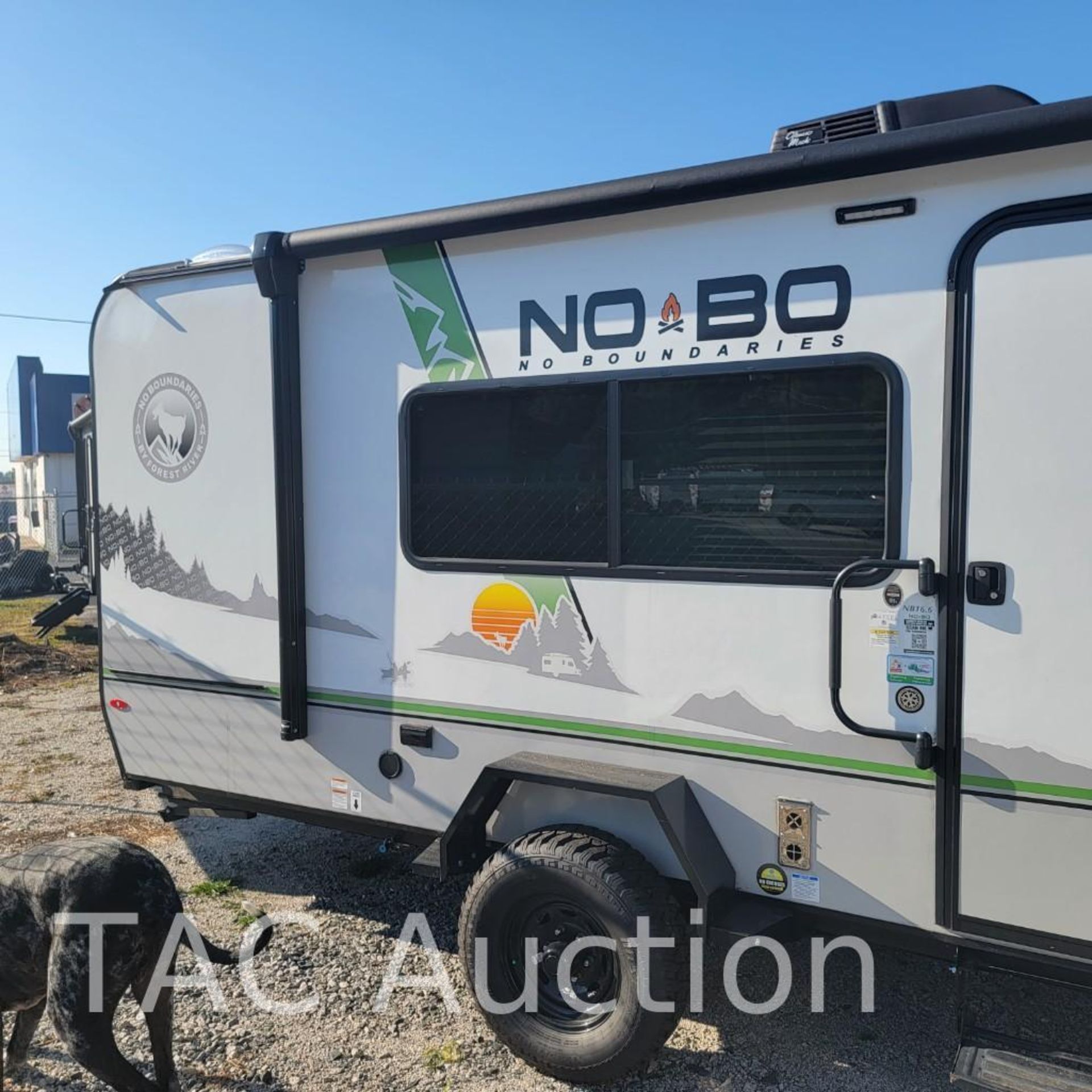 New 2022 Forest River NOBO 16.6 Bumper Pull Camper - Image 4 of 20