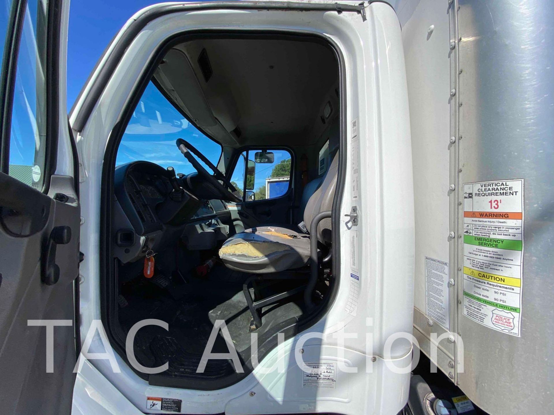 2016 Freightliner M2106 26ft Box Truck - Image 26 of 63
