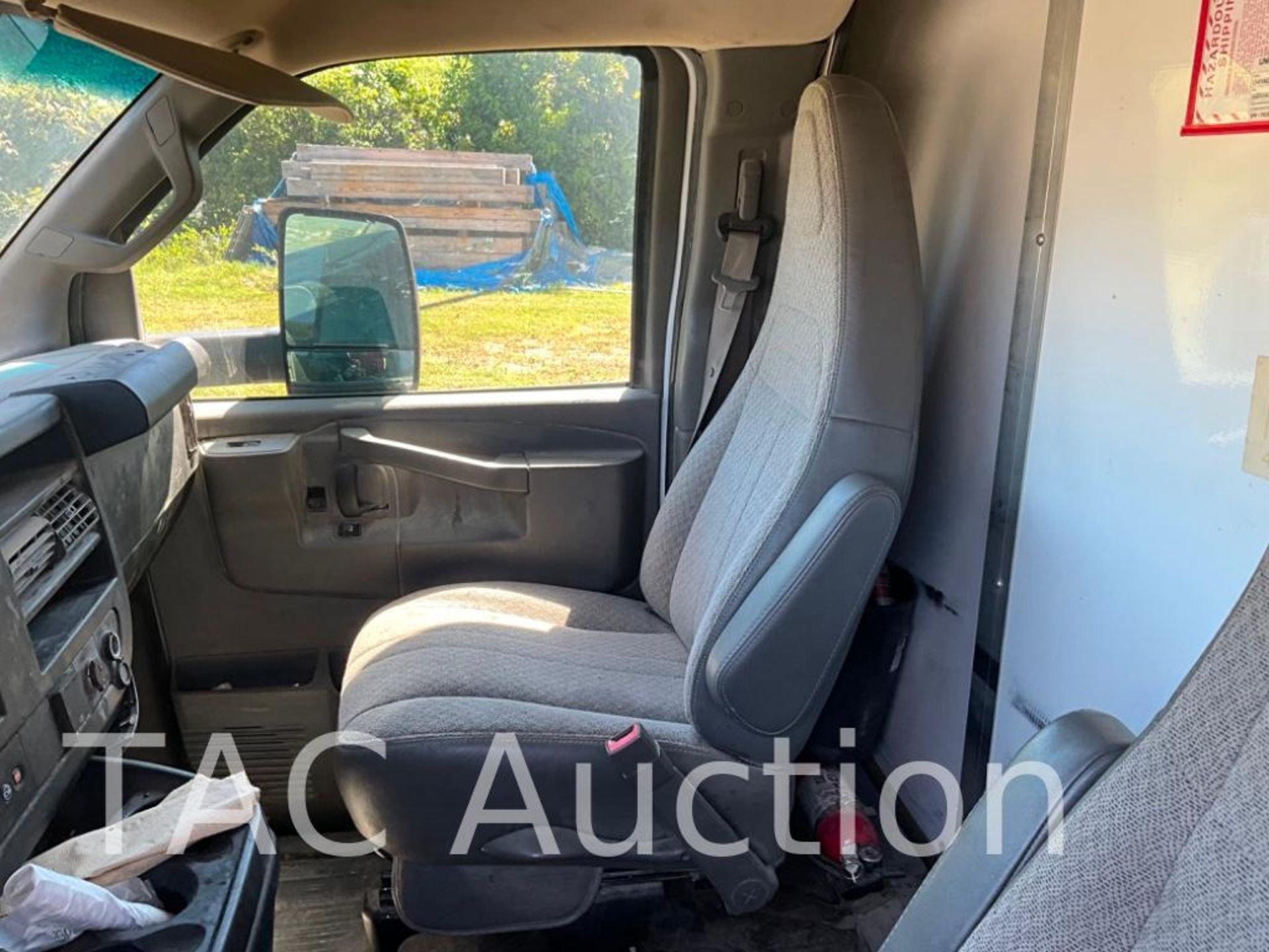 2019 Chevrolet Express 14ft Box Truck - Image 22 of 48