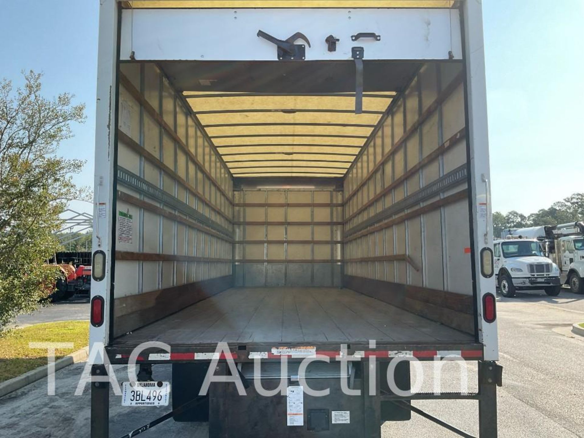 2017 International Durastar 4300 26ft Box Truck - Image 15 of 56