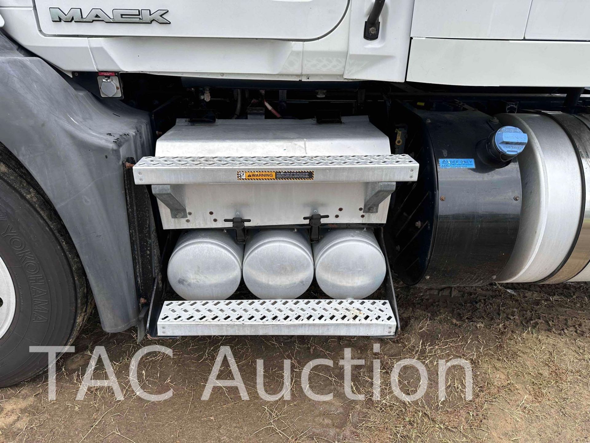 2015 Mack CXU613 Sleeper Truck - Image 22 of 56