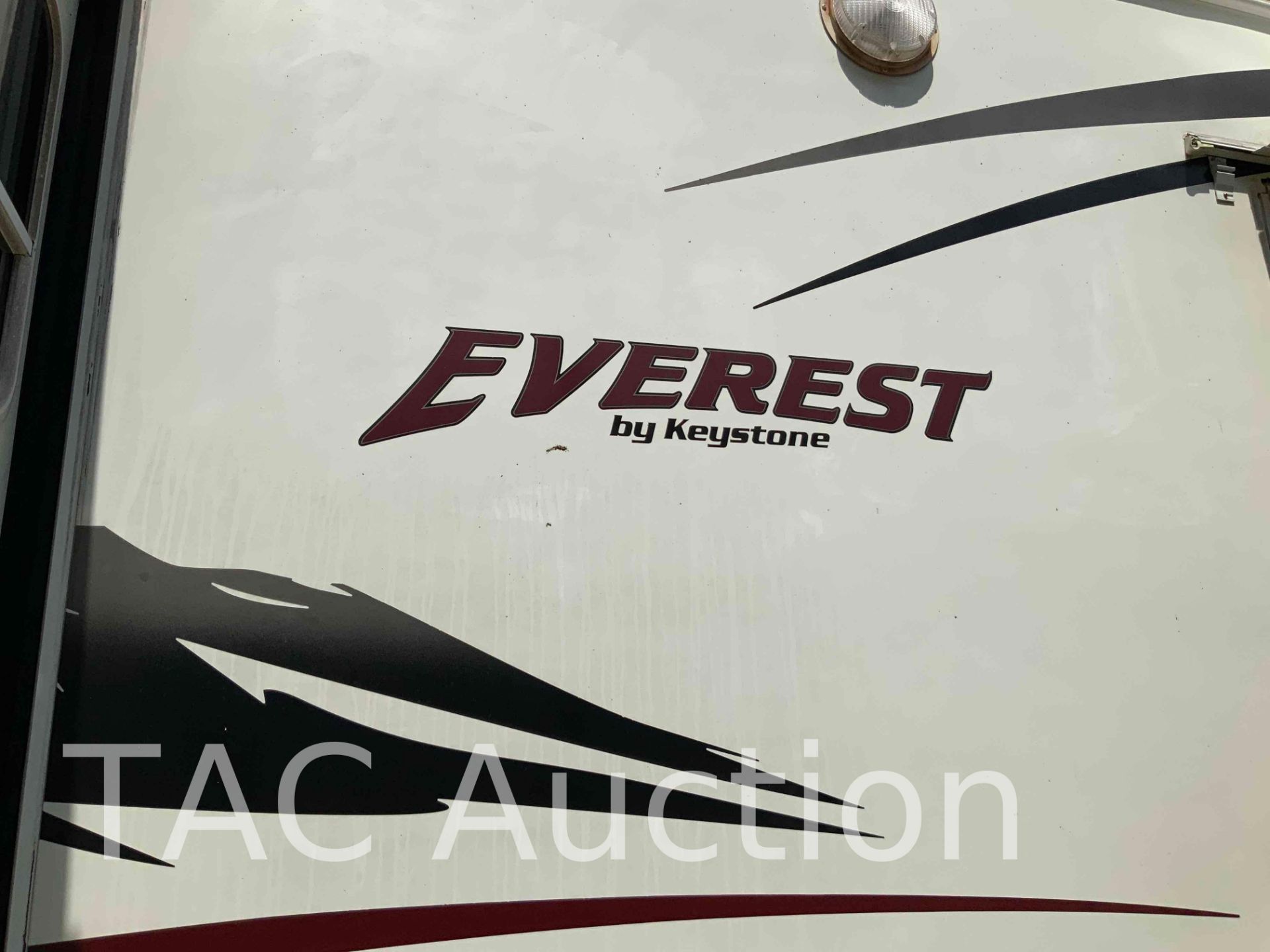 2005 Keystone Everest EV294L 33ft Fifth Wheel Travel Trailer - Image 52 of 53