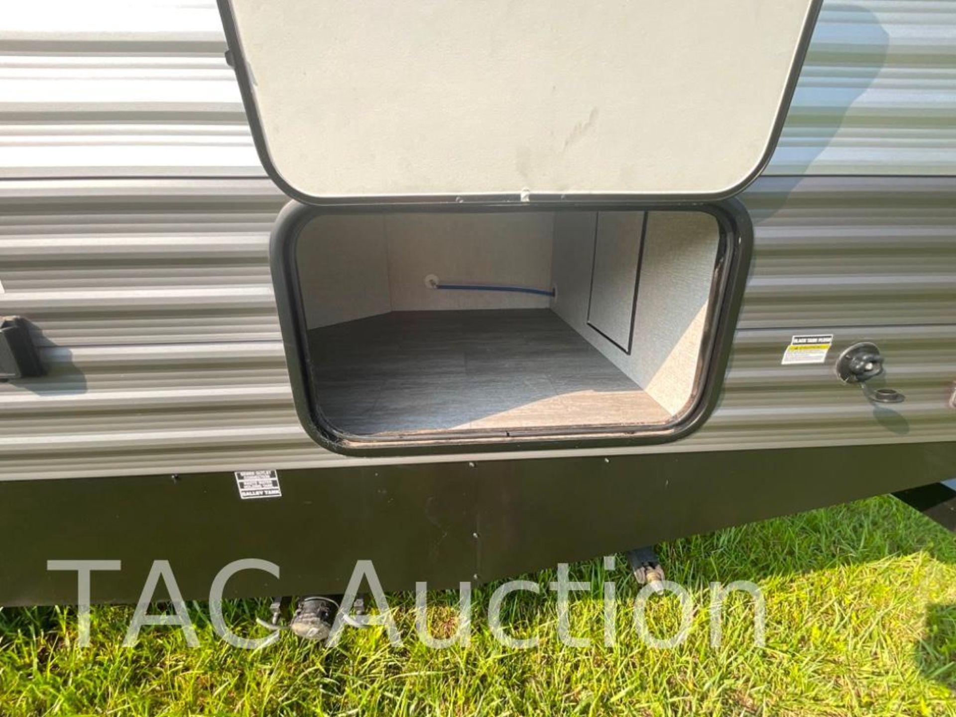 2021 Silver Lake by Forest River 27K2D 34ft Bumper Pull Camper - Image 26 of 33