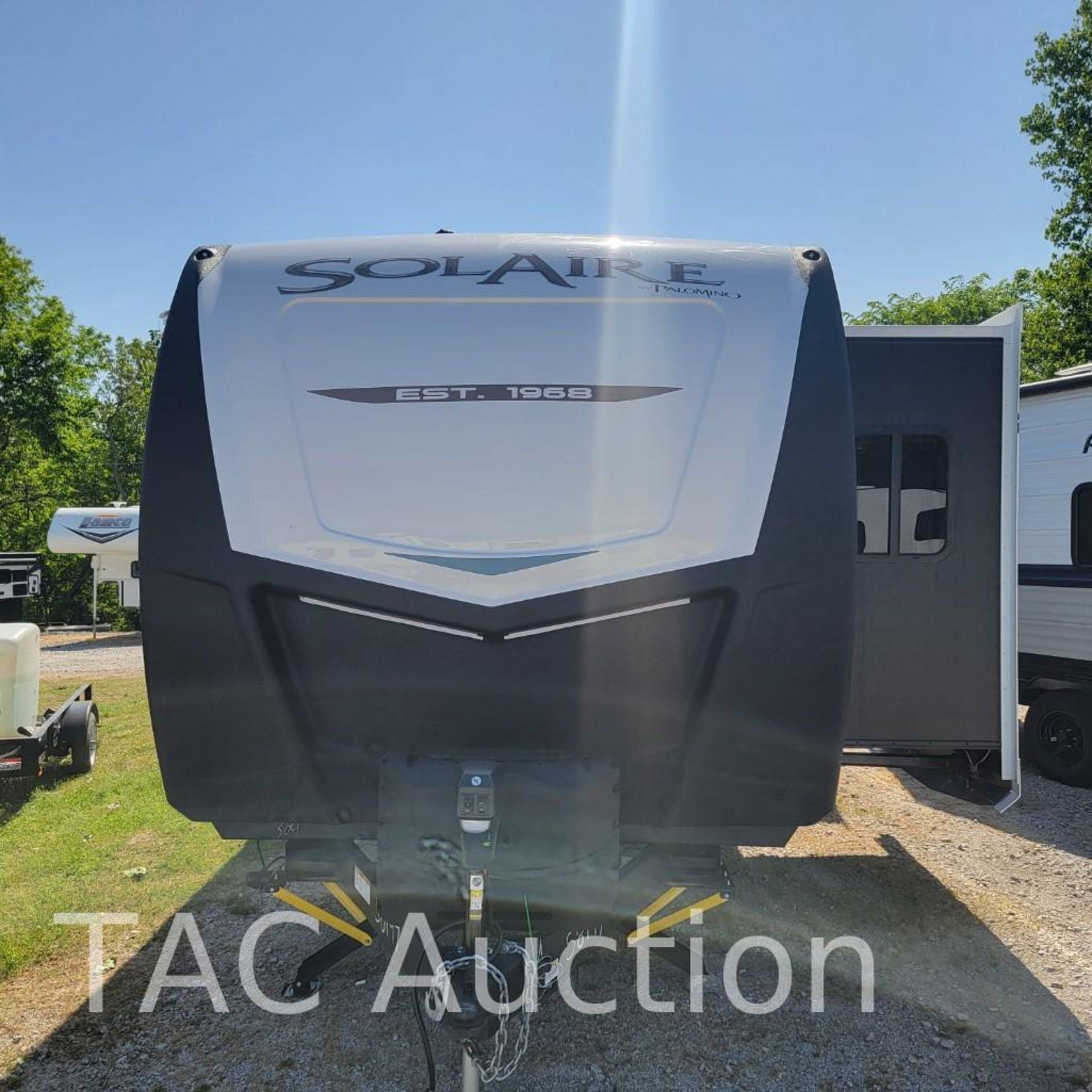 New 2022 Palomino Solaire 304RKDS Bumper Pull Camper - Image 2 of 19