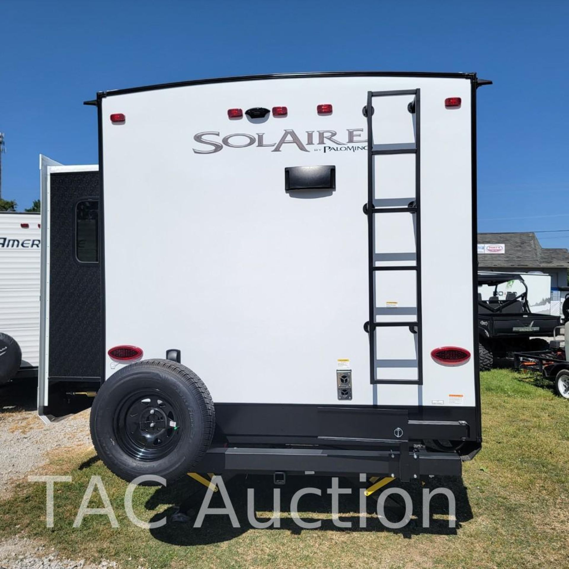 New 2022 Palomino Solaire 304RKDS Bumper Pull Camper - Image 4 of 19