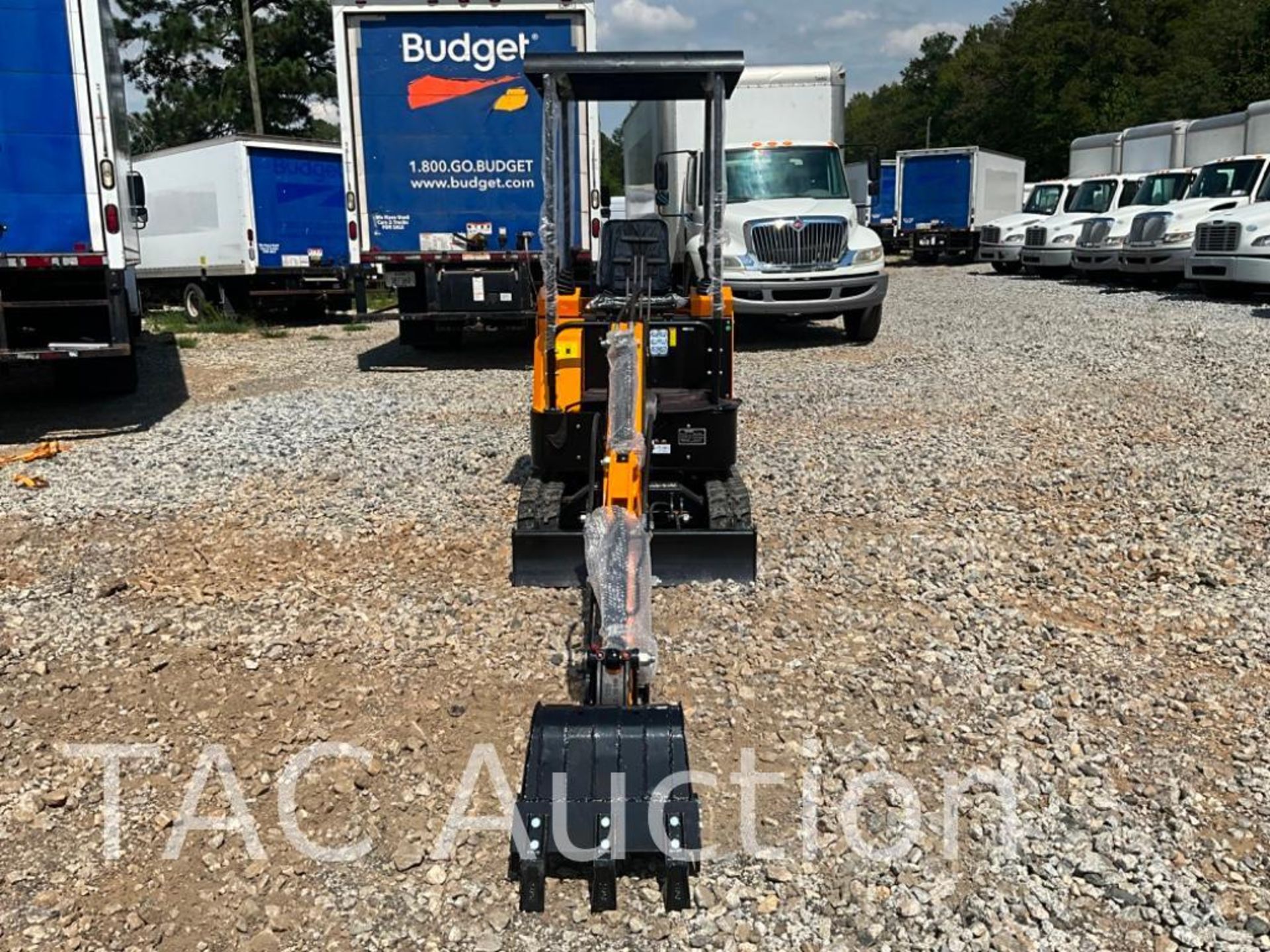 New 2023 VICSEC Crawler Mini Excavator - Image 2 of 18