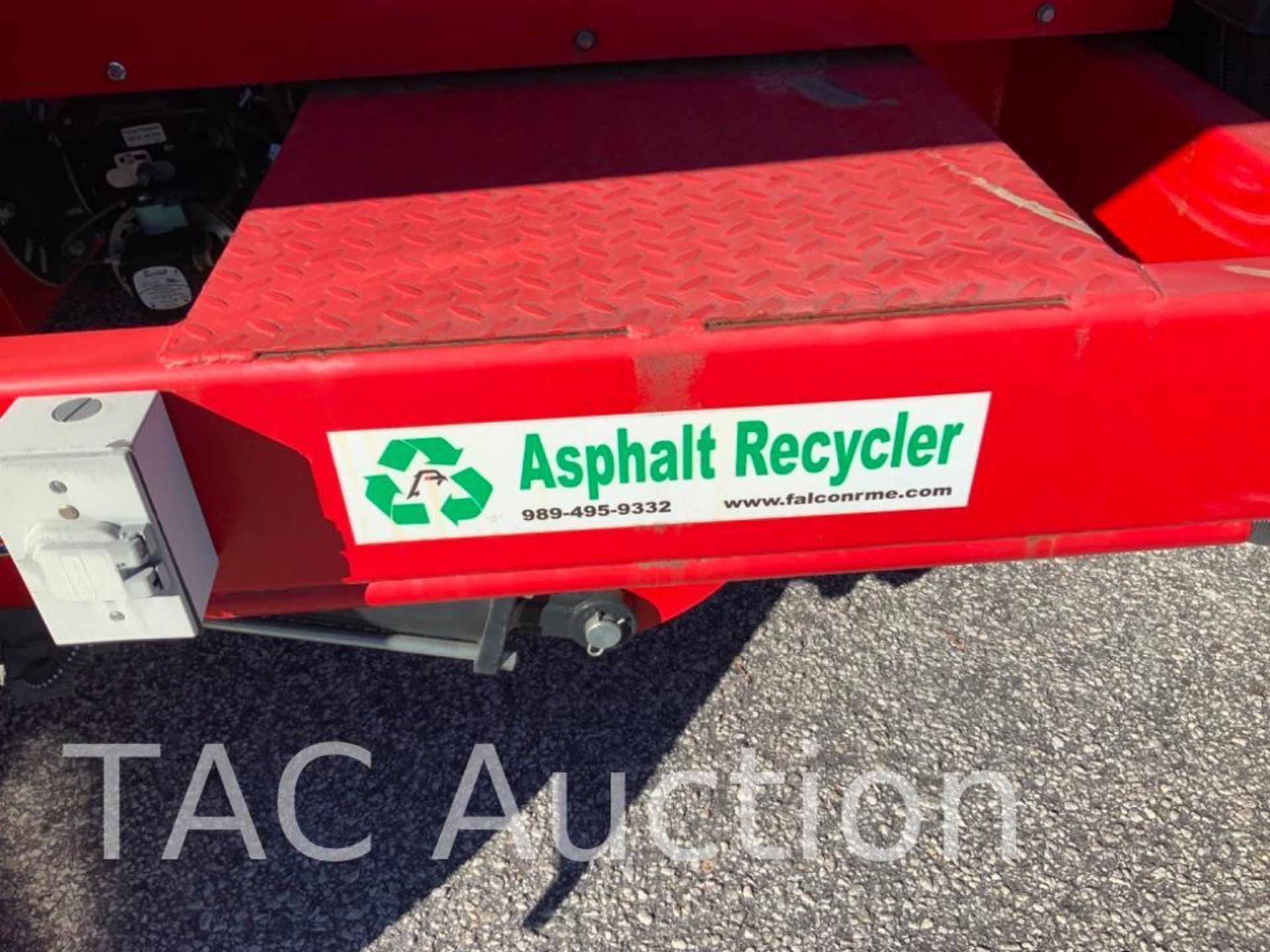 2010 4 Ton Falcon Towable Asphalt Recycler and Hot Box Trailer - Image 18 of 29