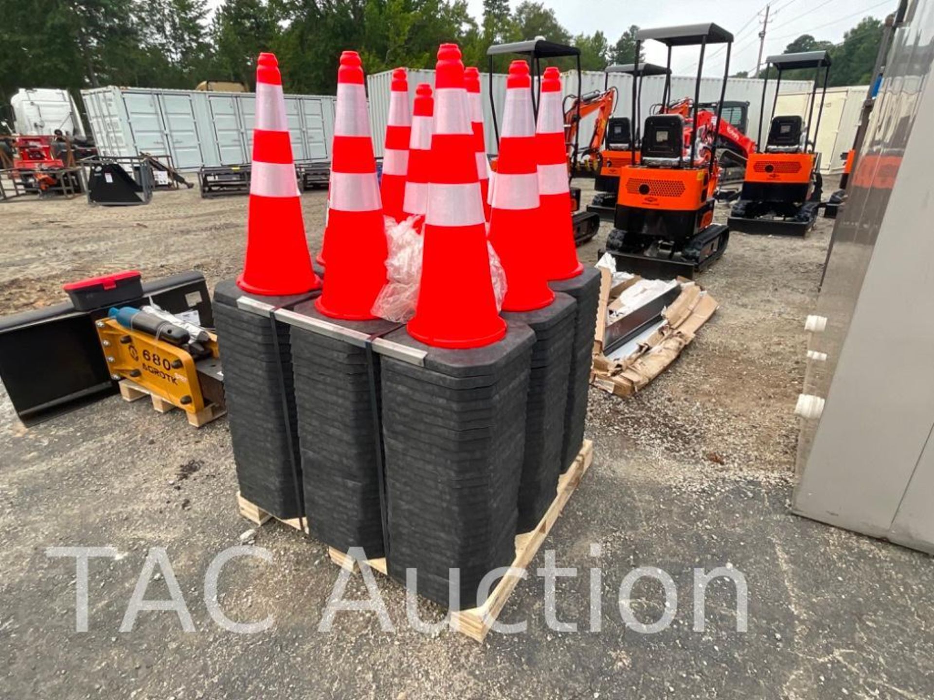 New (250 count) Pallet Of Traffic Cones