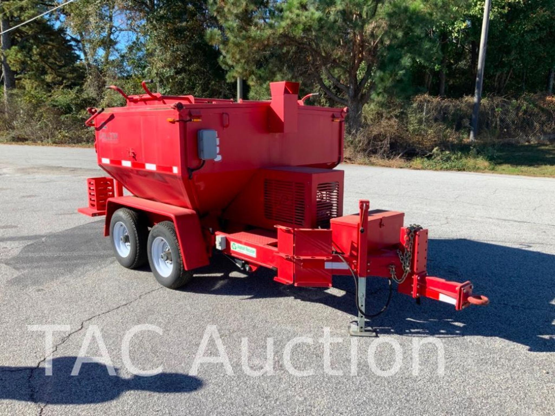 2010 4 Ton Falcon Towable Asphalt Recycler and Hot Box Trailer