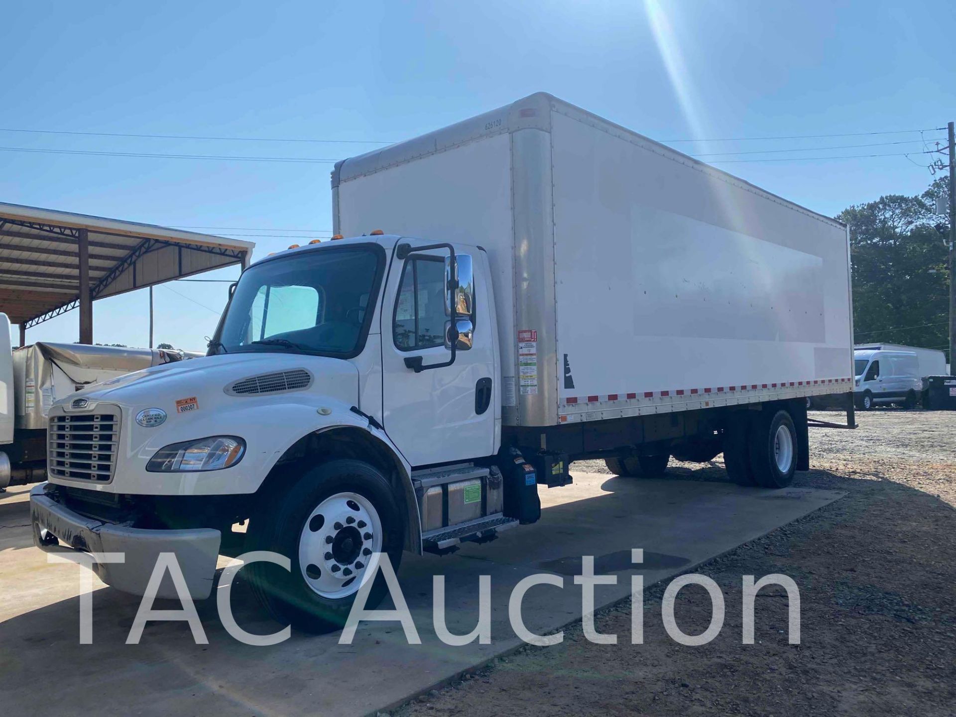 2016 Freightliner M2106 26ft Box Truck