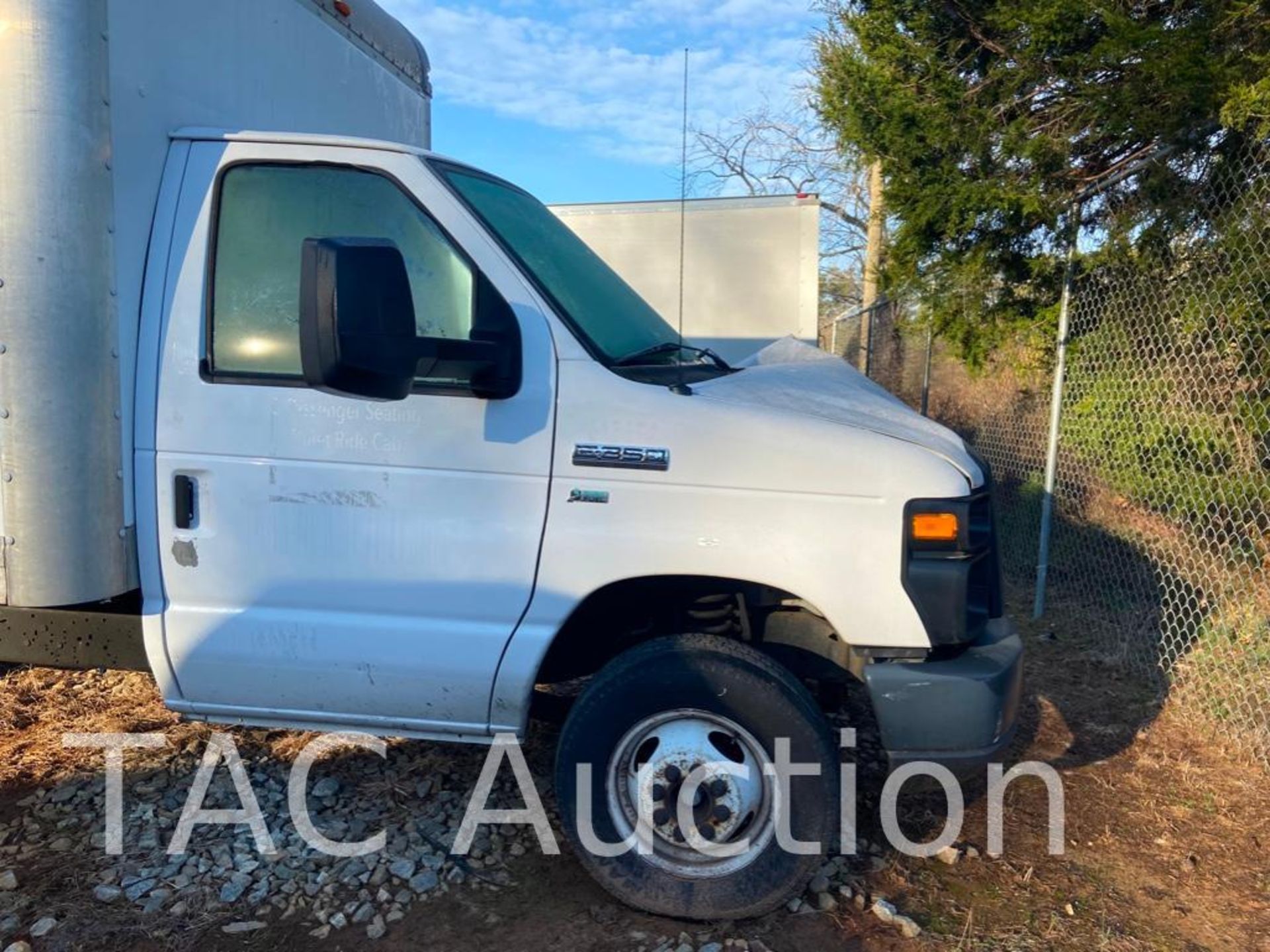 2016 Ford E-350 16ft Box Truck - Image 4 of 75