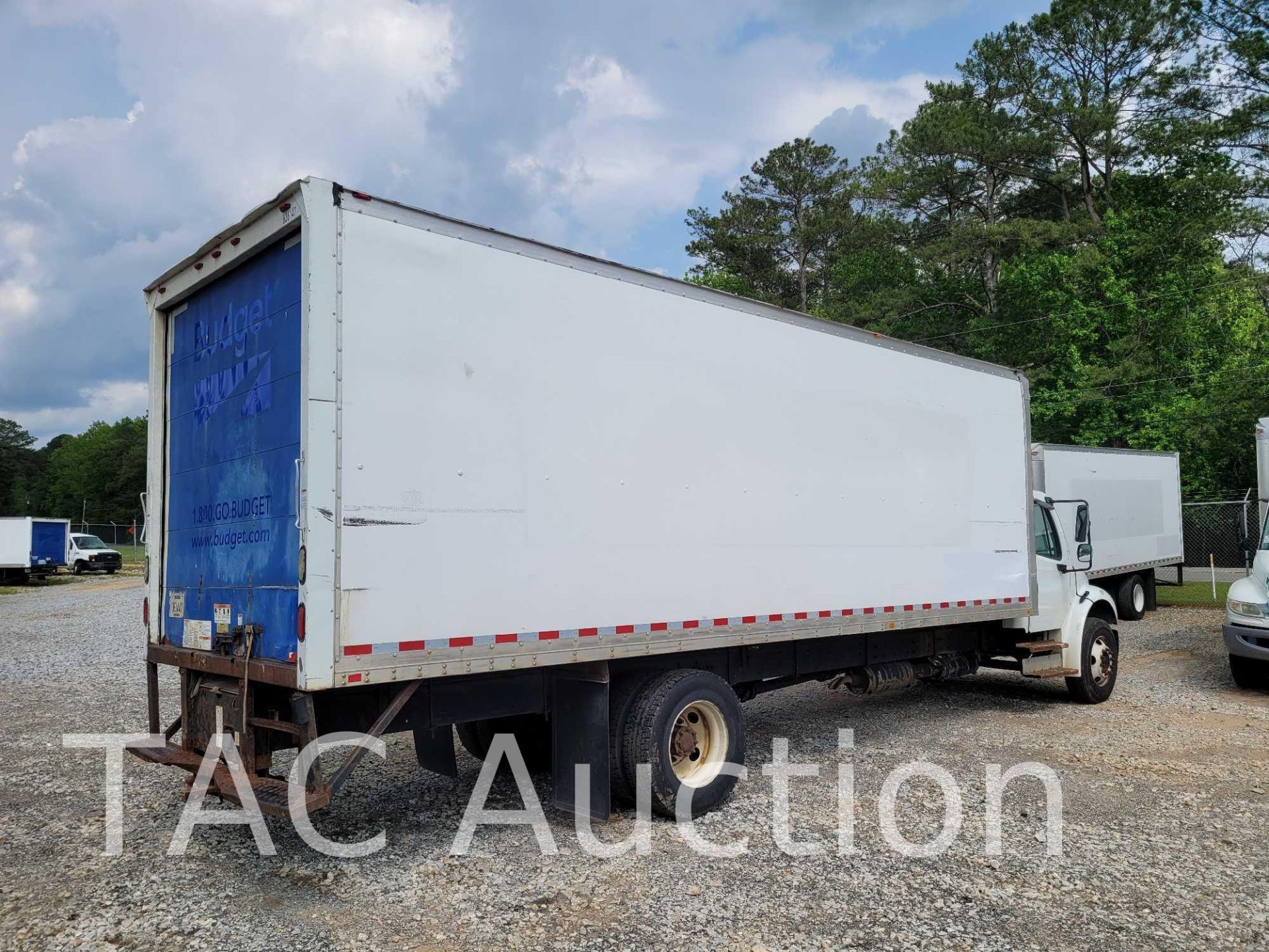 2016 Freightliner M2106 26ft Box Truck - Image 4 of 59