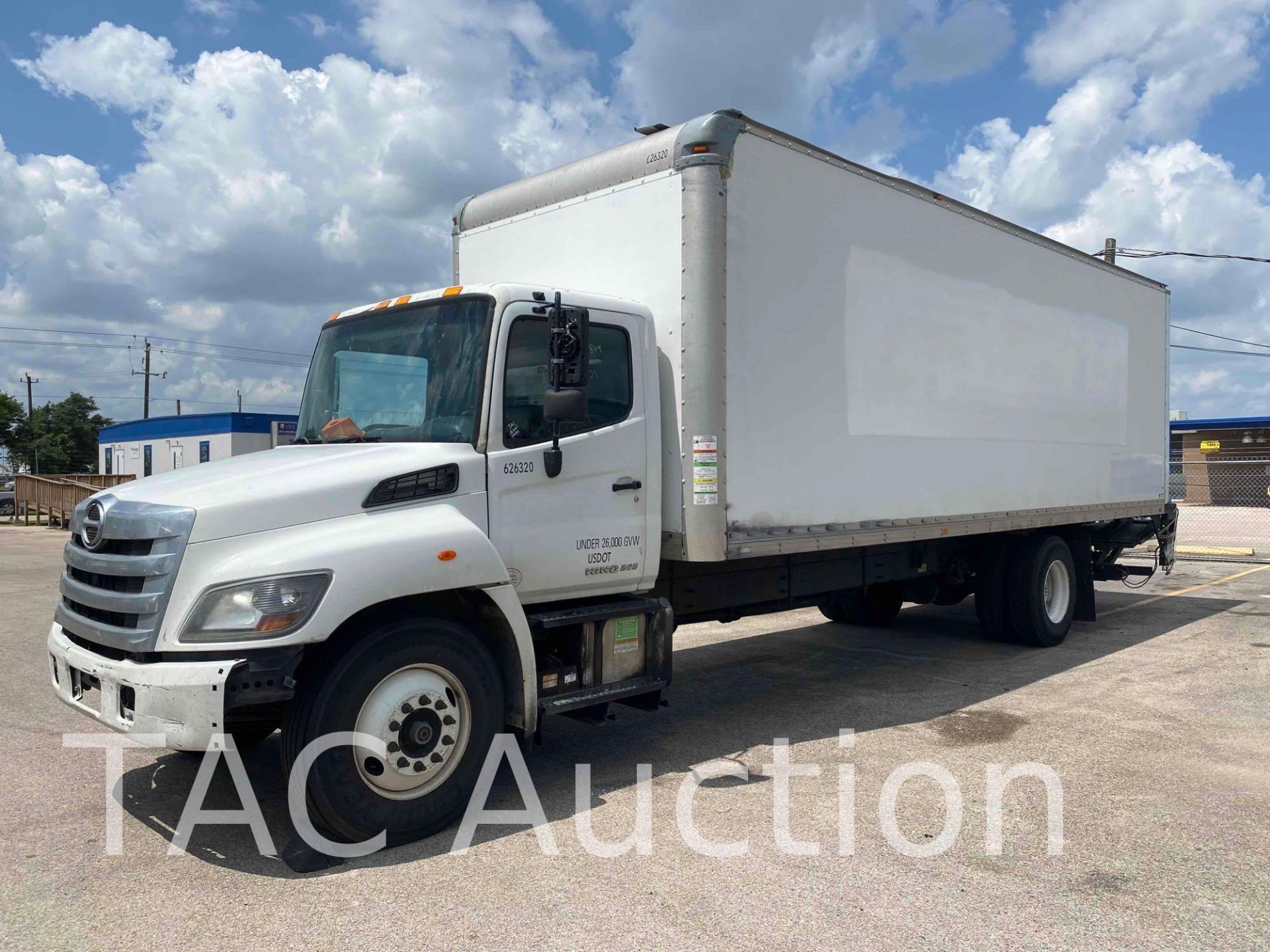 2016 Hino 268 26ft Box Truck