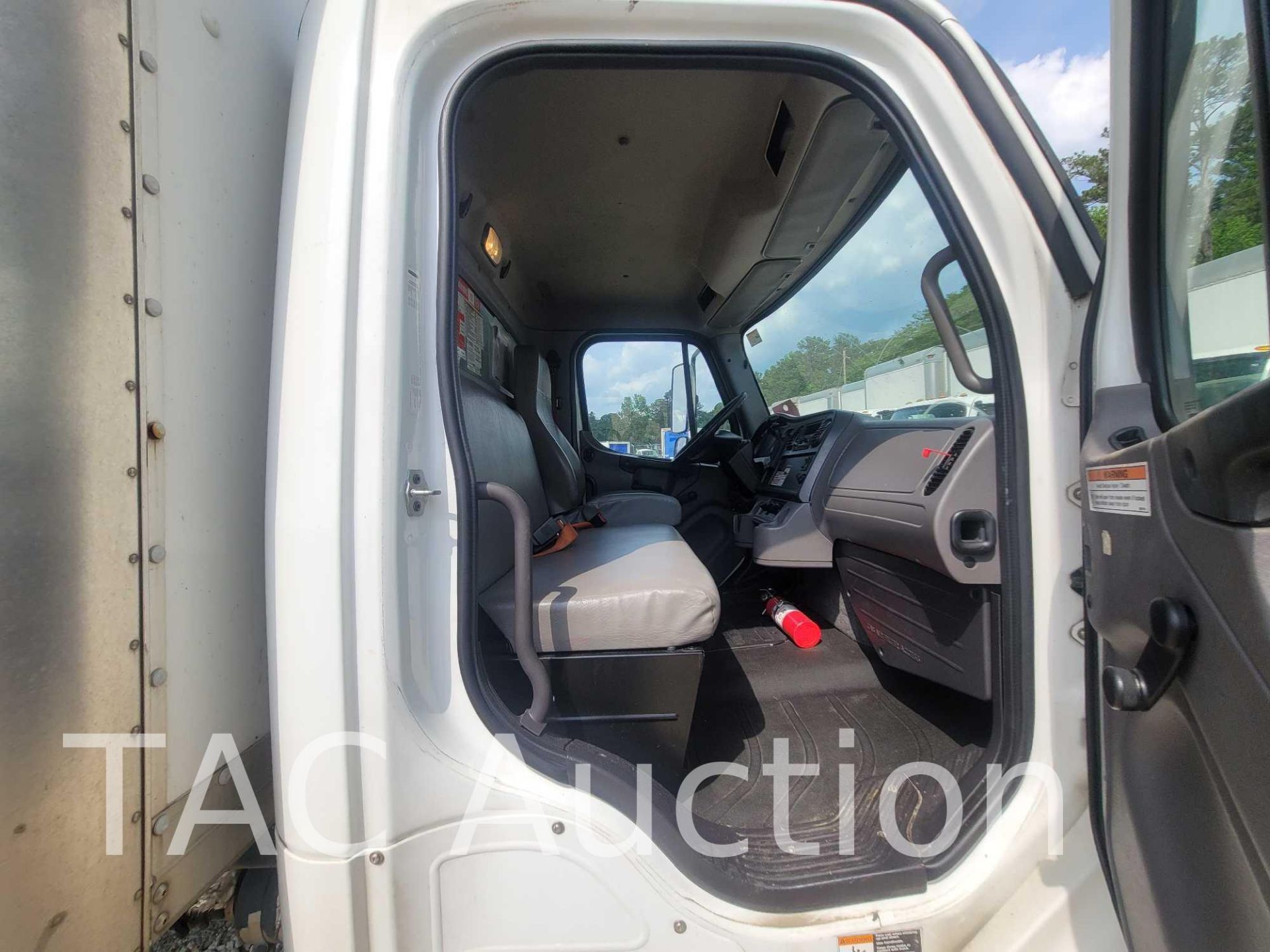 2016 Freightliner M2106 26ft Box Truck - Image 22 of 59