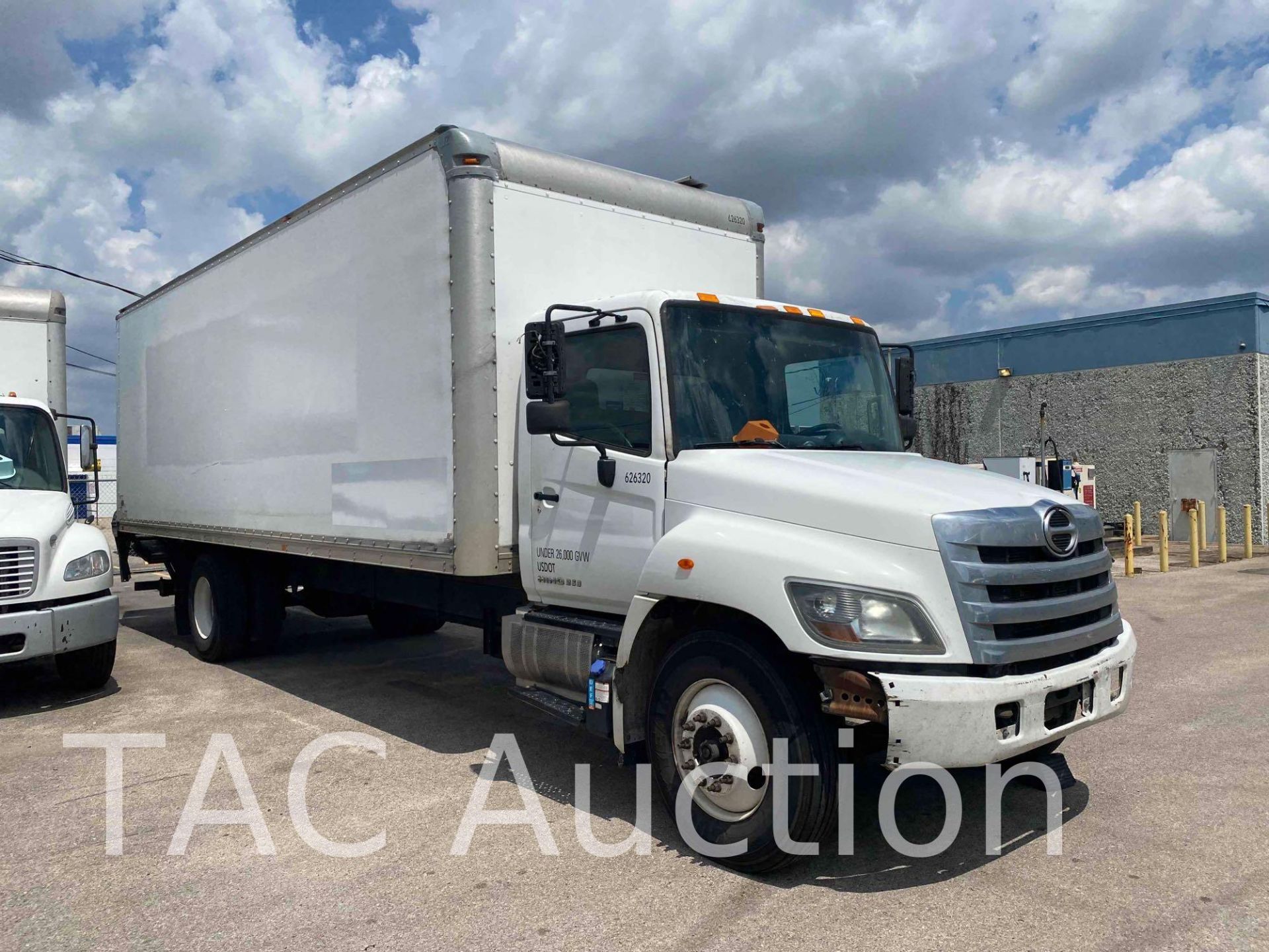 2016 Hino 268 26ft Box Truck - Image 3 of 70