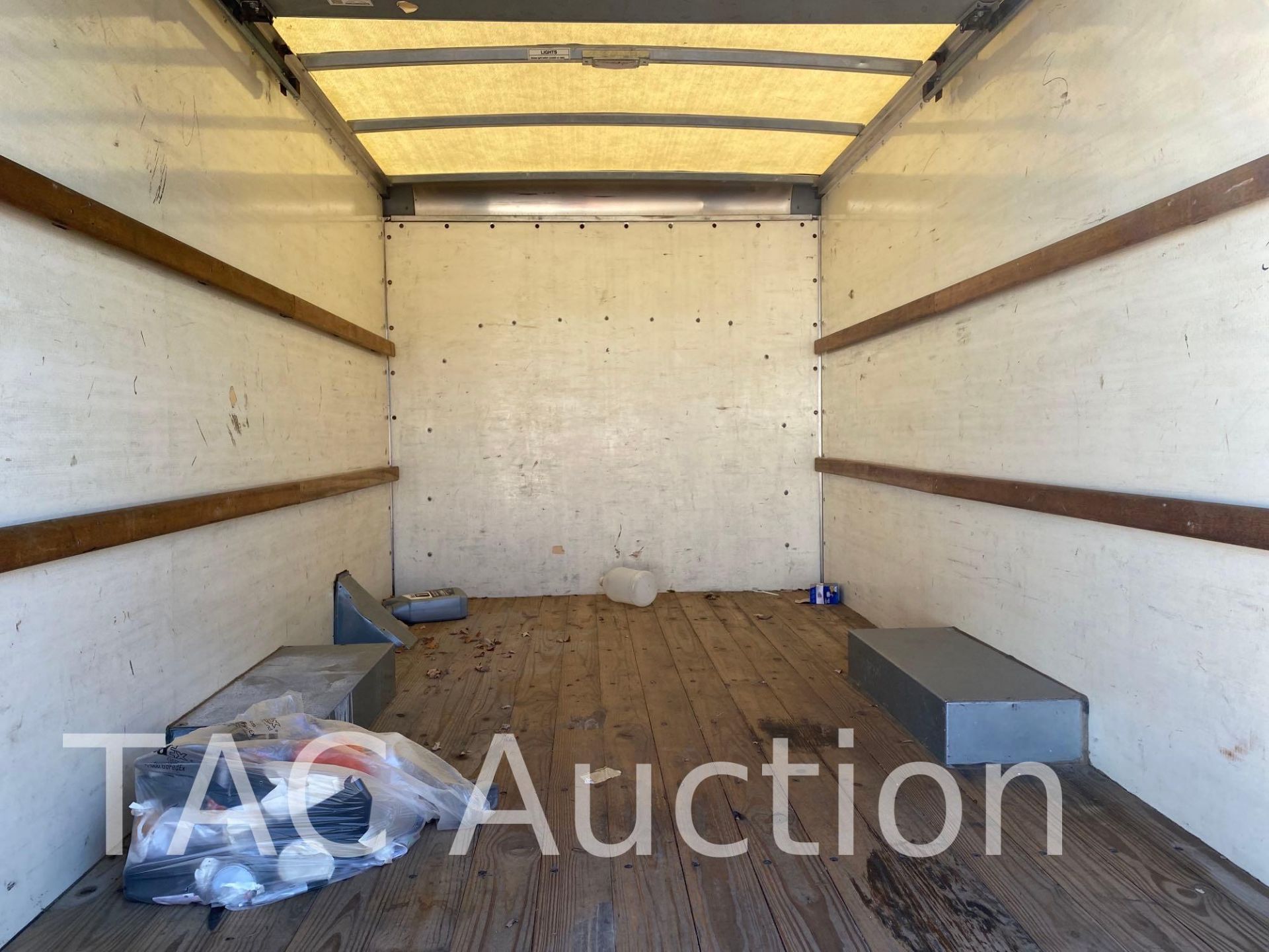 2017 GMC Savana 12ft Box Truck - Bild 31 aus 43