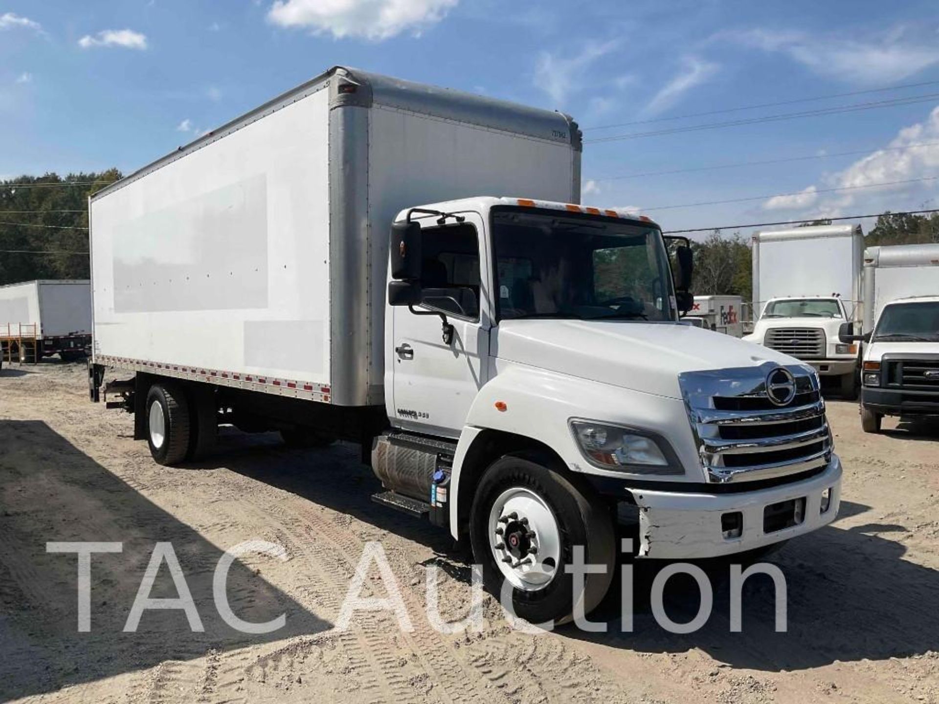 2017 Hino 268 26ft Box Truck - Image 3 of 36