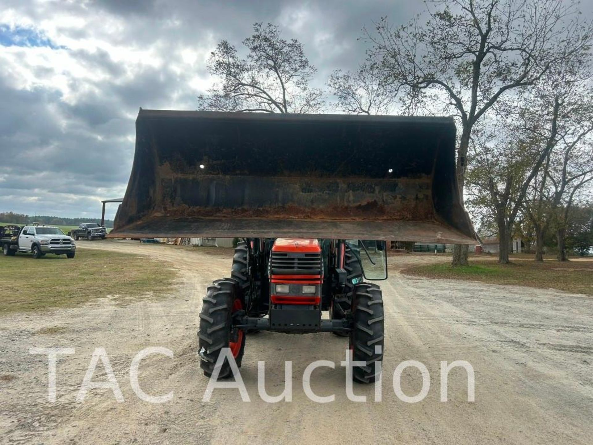 2004 Kubota M9000 4x4 Tractor W/ Front End Loader - Image 6 of 20
