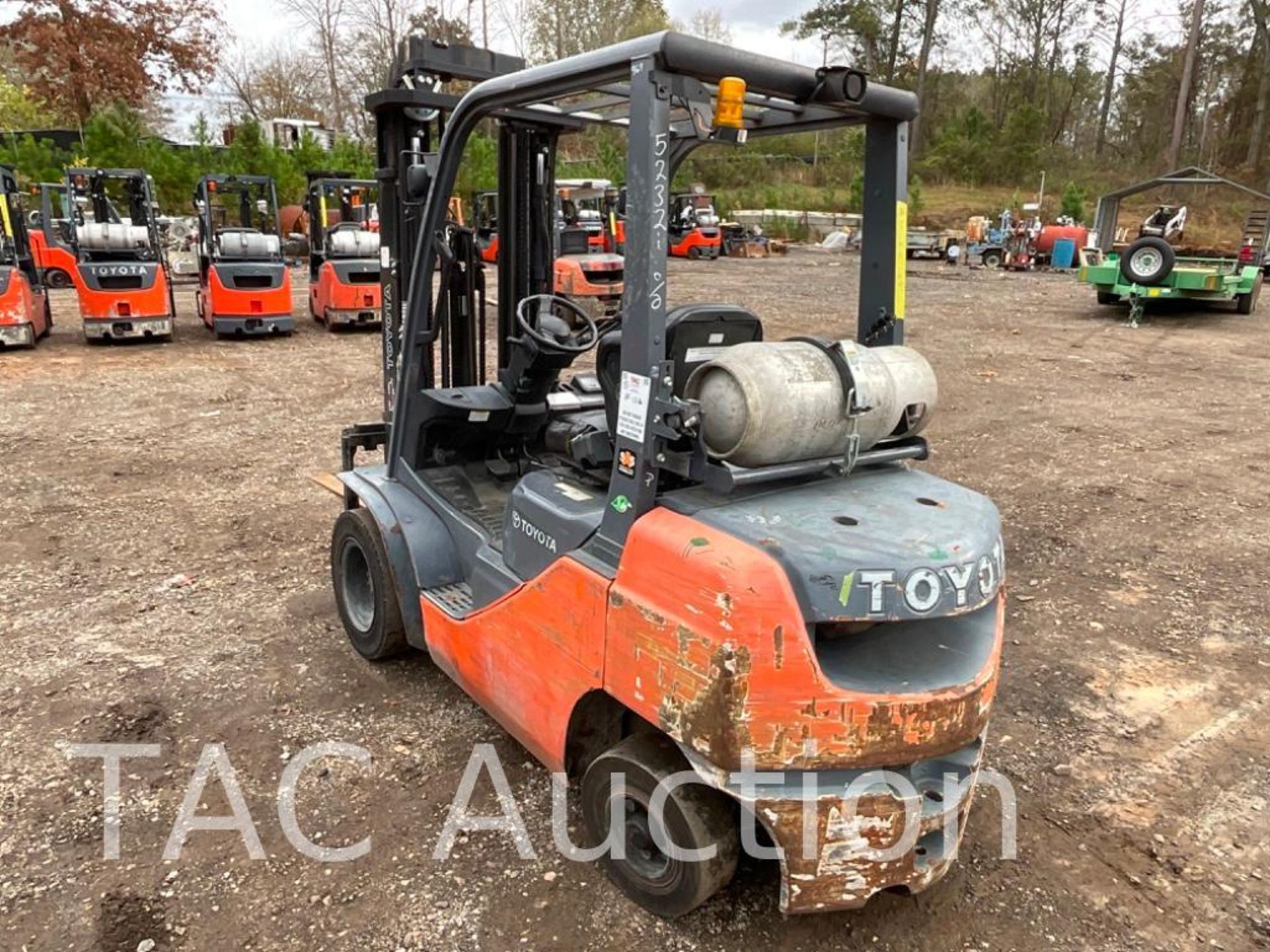 Toyota 8FGU25 5,000lb Forklift - Image 3 of 18