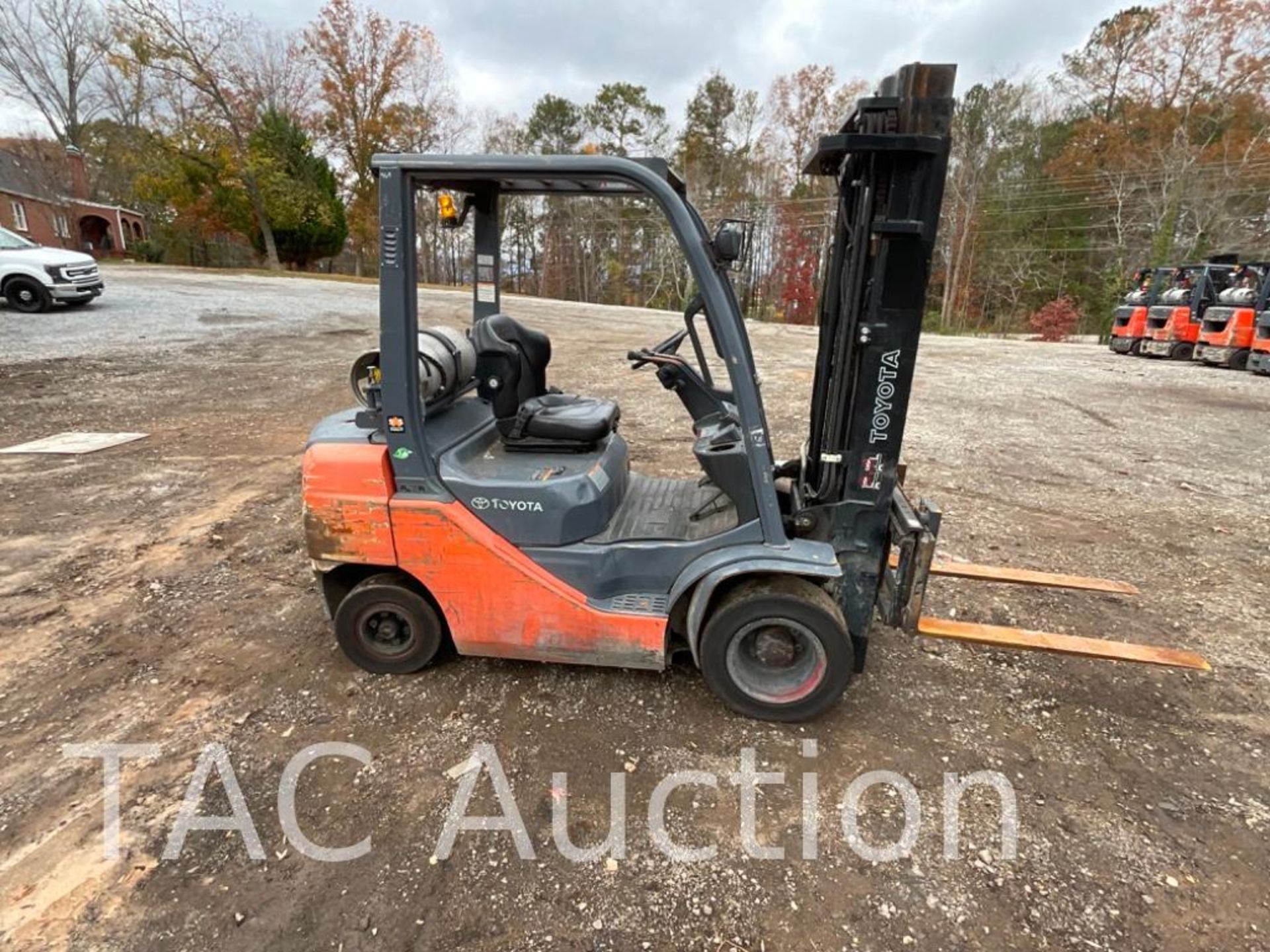 Toyota 8FGU25 5,000lb Forklift - Image 6 of 18