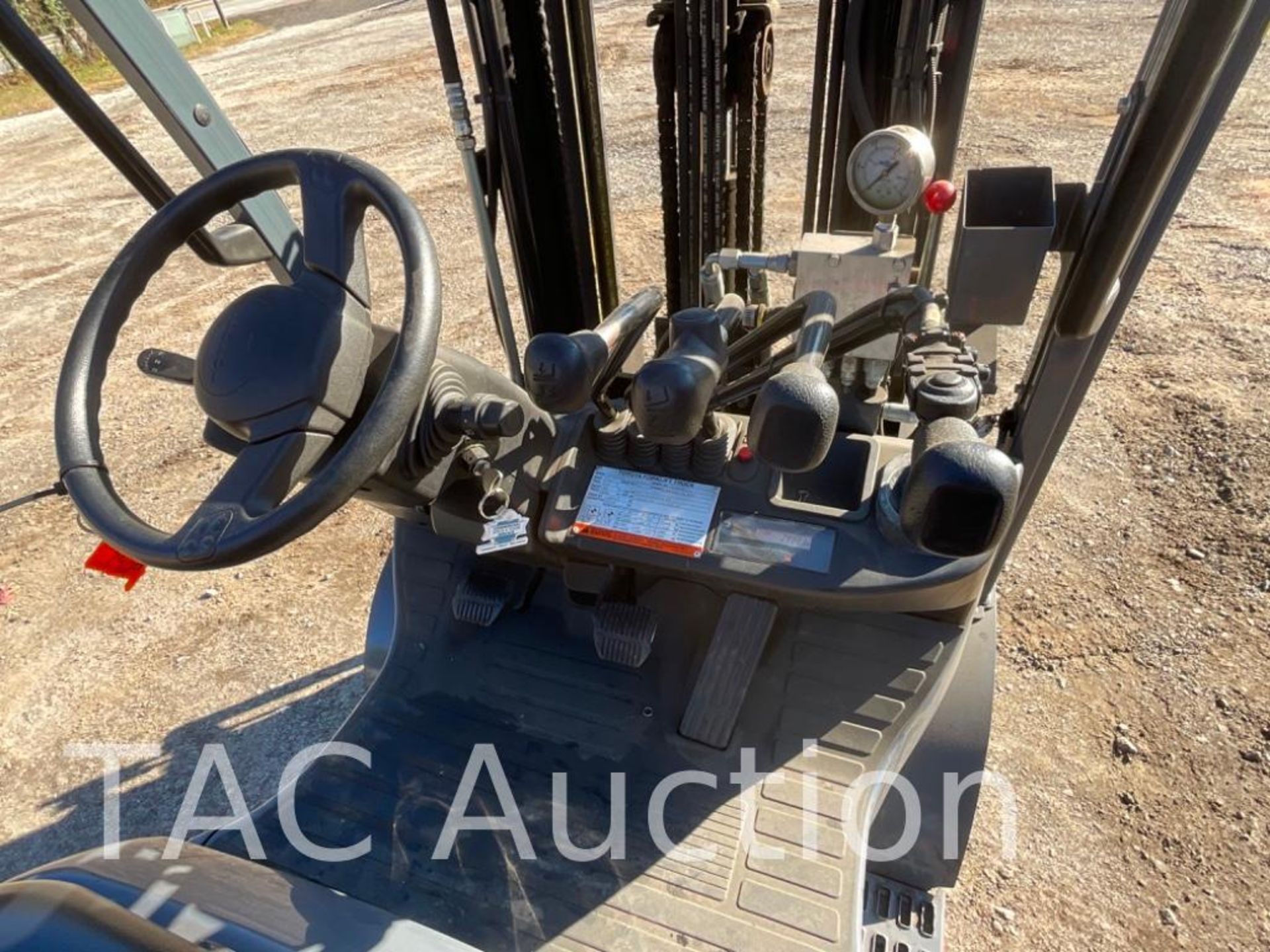 2014 Toyota 8FGCU25 5,000lb Forklift - Image 11 of 23