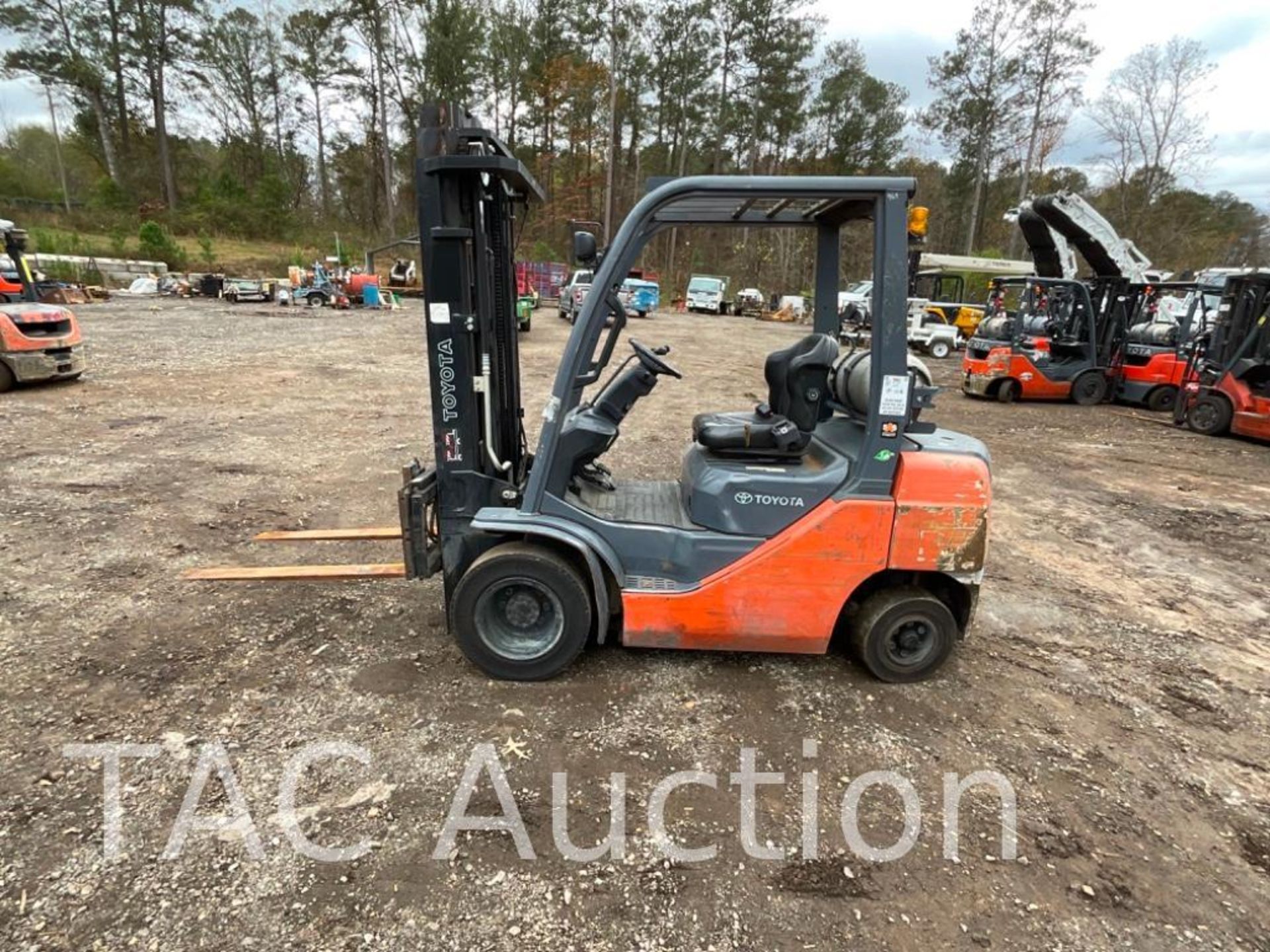 Toyota 8FGU25 5,000lb Forklift - Image 2 of 18