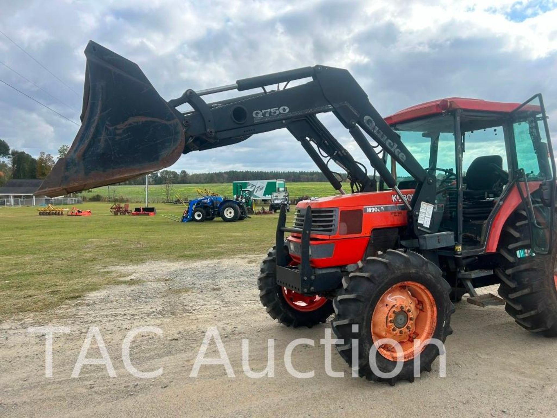 2004 Kubota M9000 4x4 Tractor W/ Front End Loader - Image 8 of 20