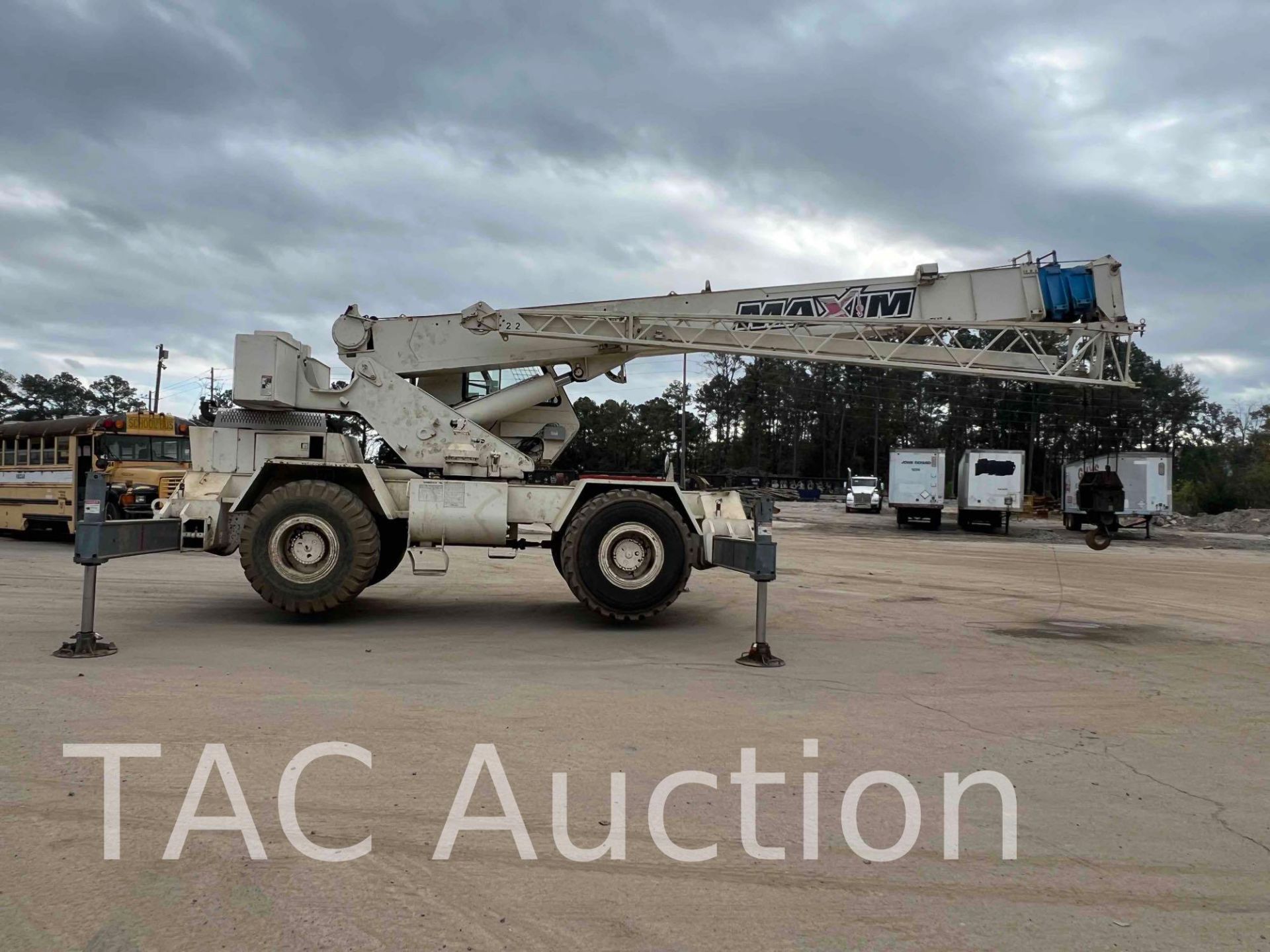 1999 Lorain RT230 28 Ton Rough Terrain Crane - Image 5 of 35