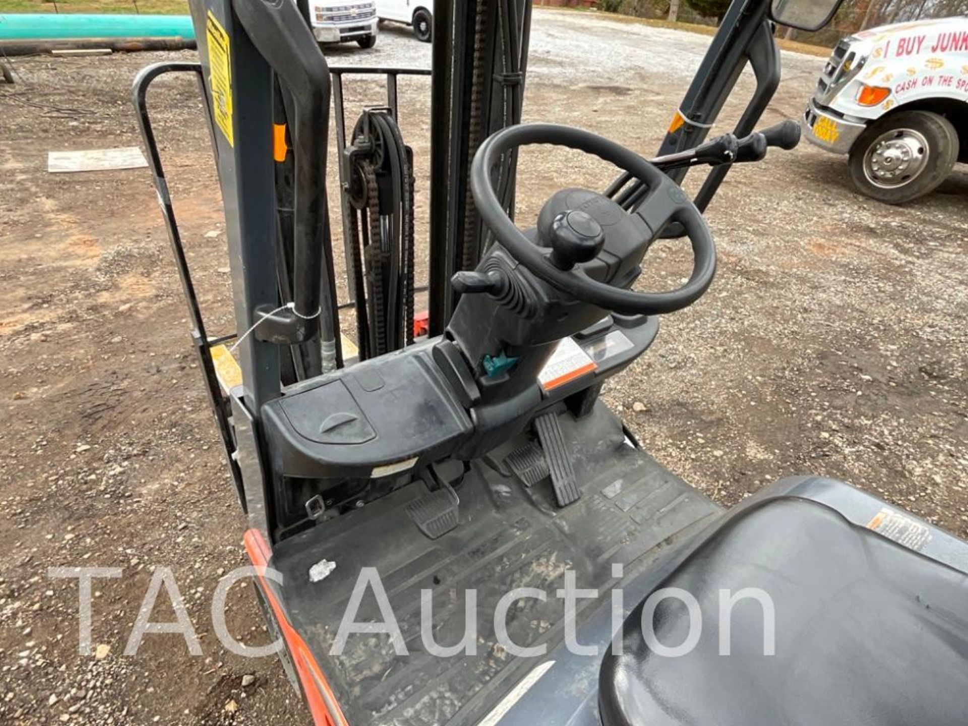 Toyota 8FGCU15 3,000lb Forklift - Image 11 of 15