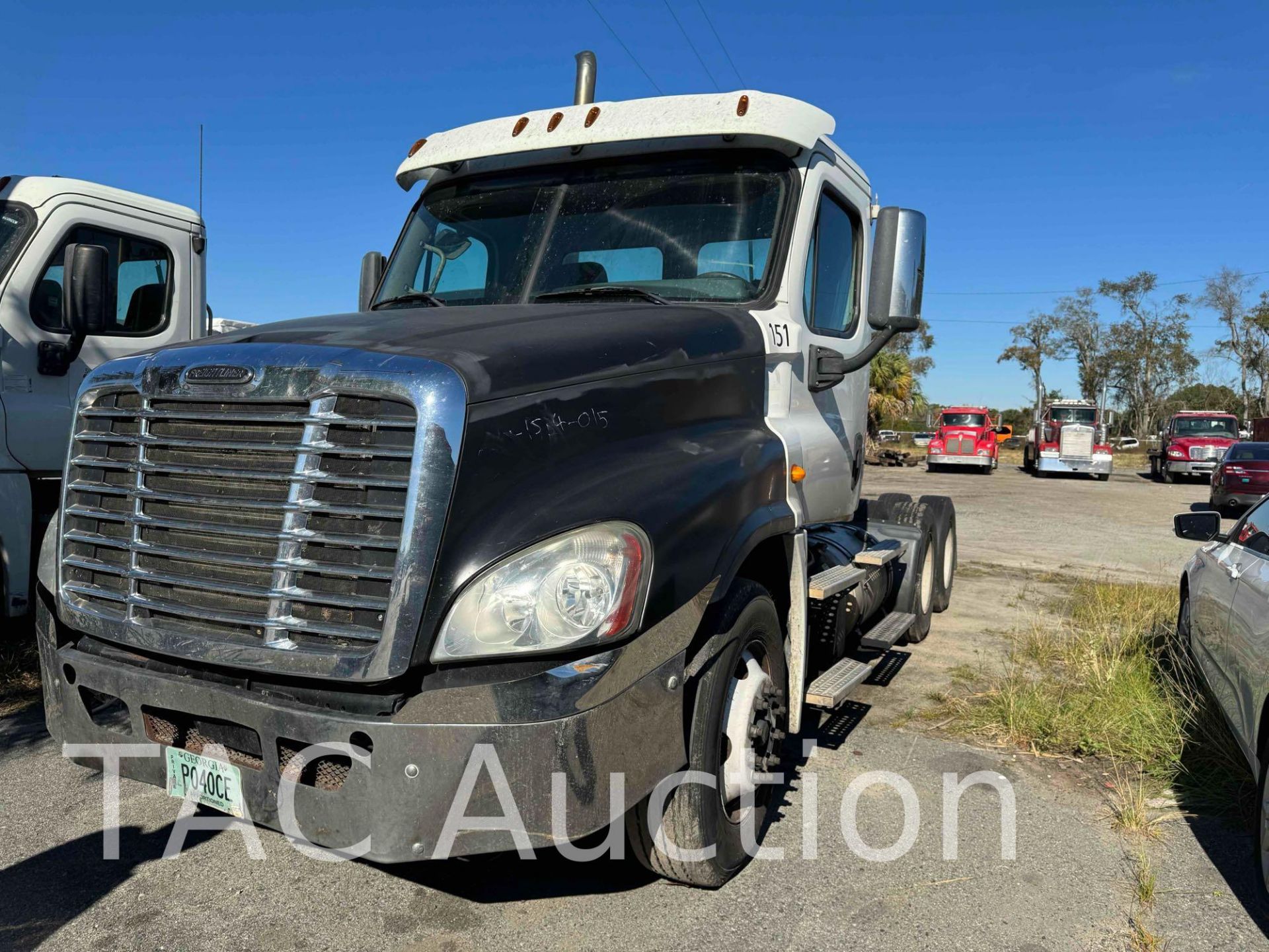 2013 Freightliner Cascadia 125 Day Cab