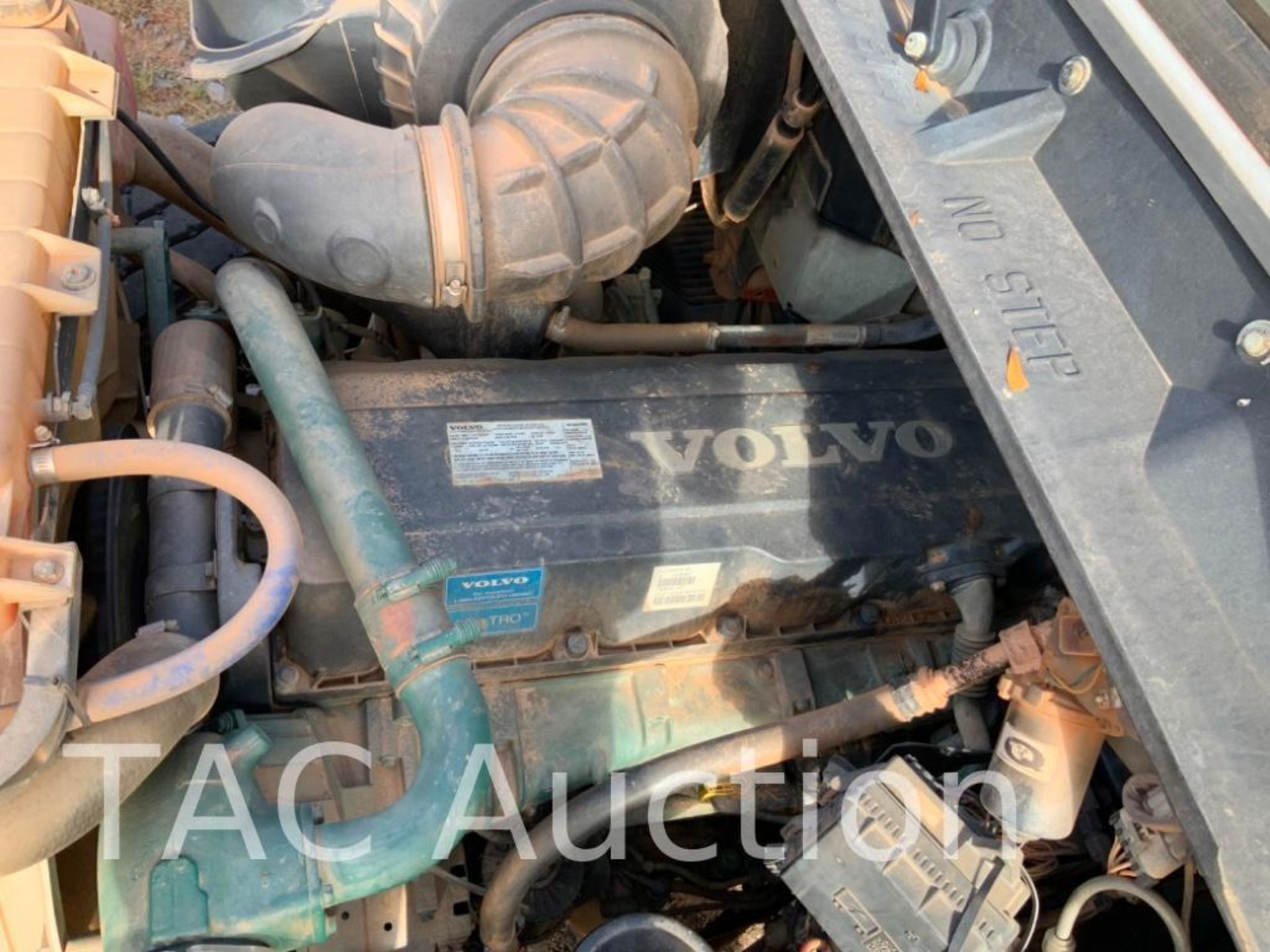 2013 Volvo VHD Dump Truck - Image 31 of 57