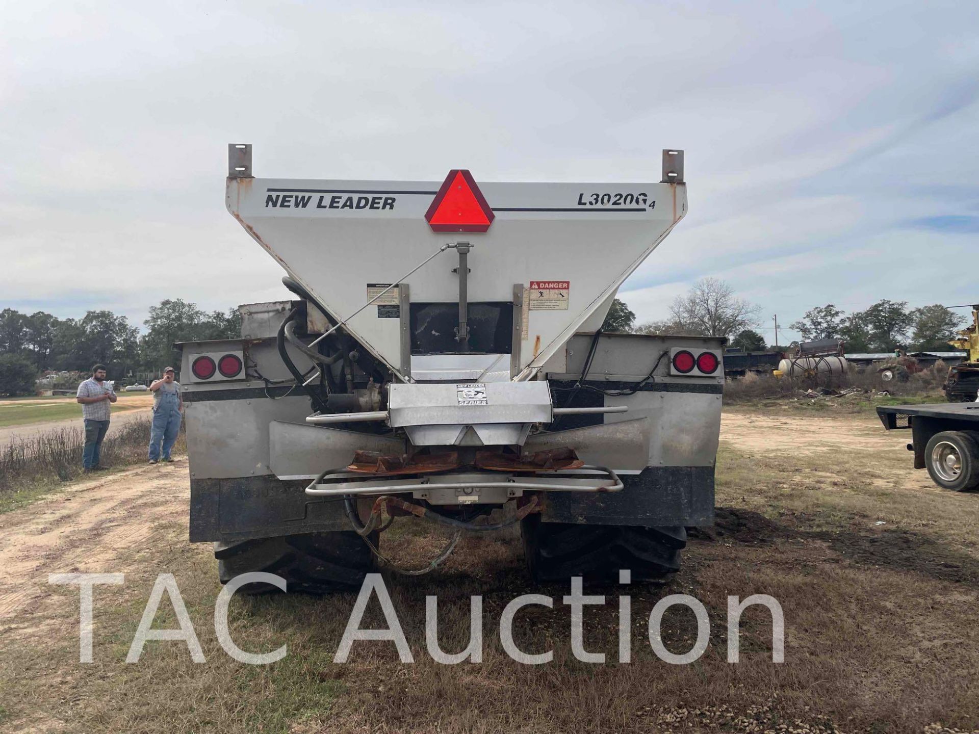 2004 AG-CHEM Terra Gator 6103 Chemical Applicator - Image 4 of 33