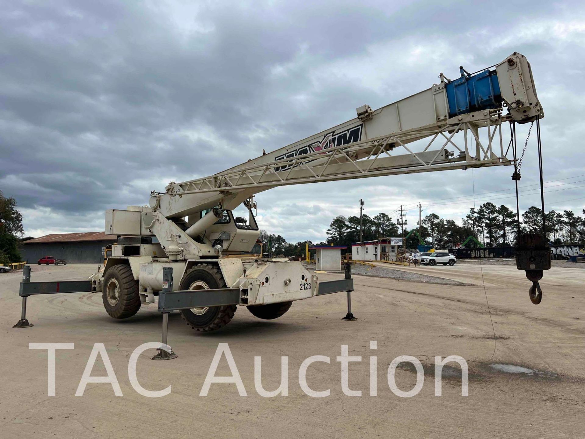 1999 Lorain RT230 28 Ton Rough Terrain Crane - Image 6 of 35