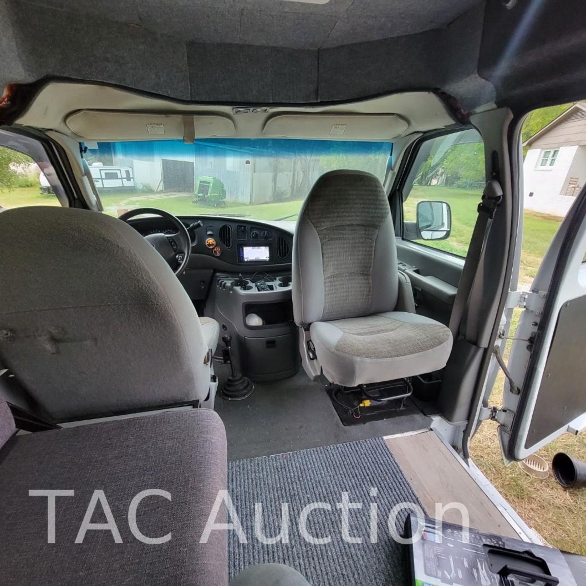 2004 Ford E-350 SD 4x4 3dr Camper Van - Image 12 of 25