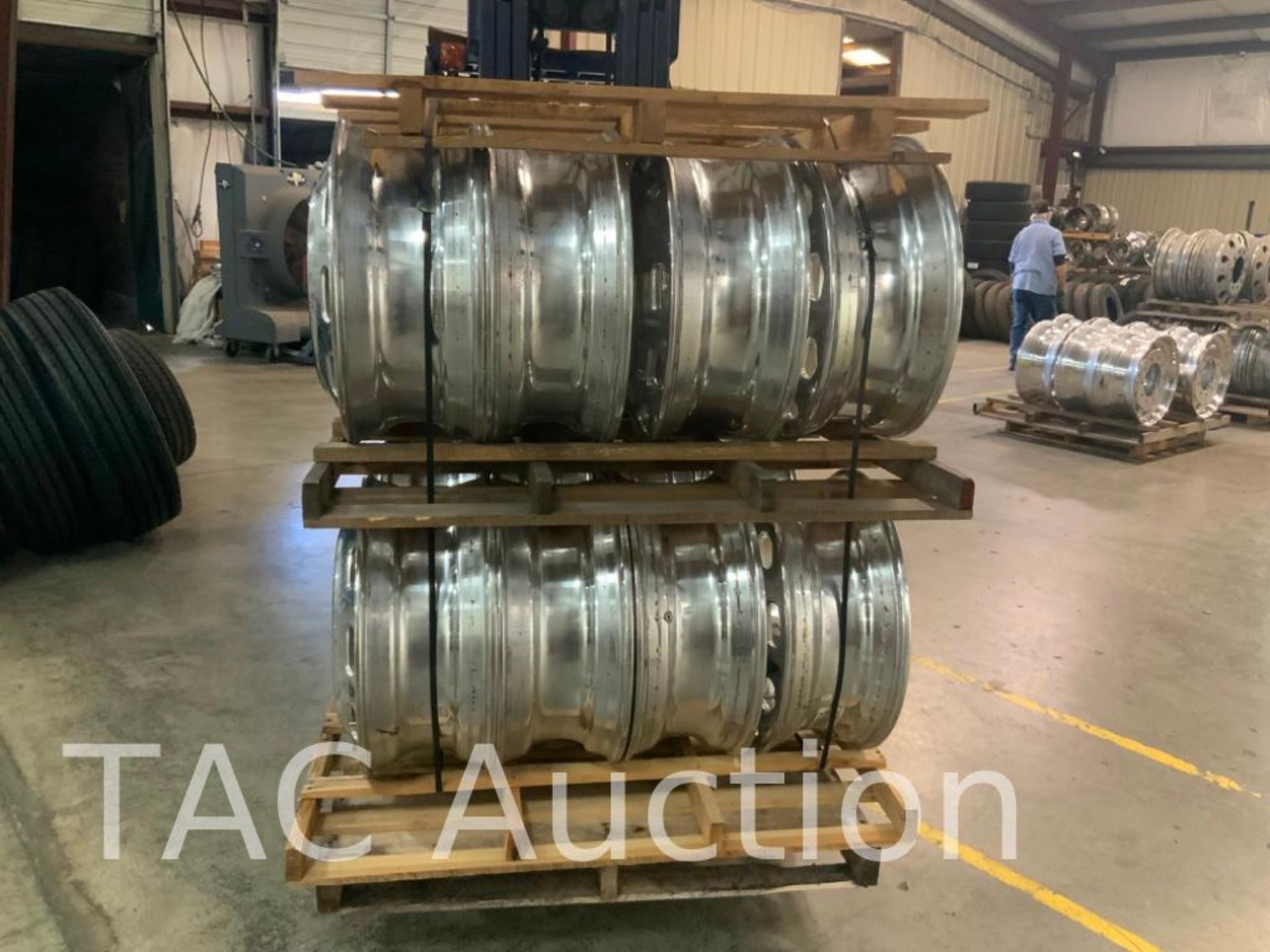 New (16) Accuride Aluminum Wheels 8.25X22.5 - Image 2 of 3