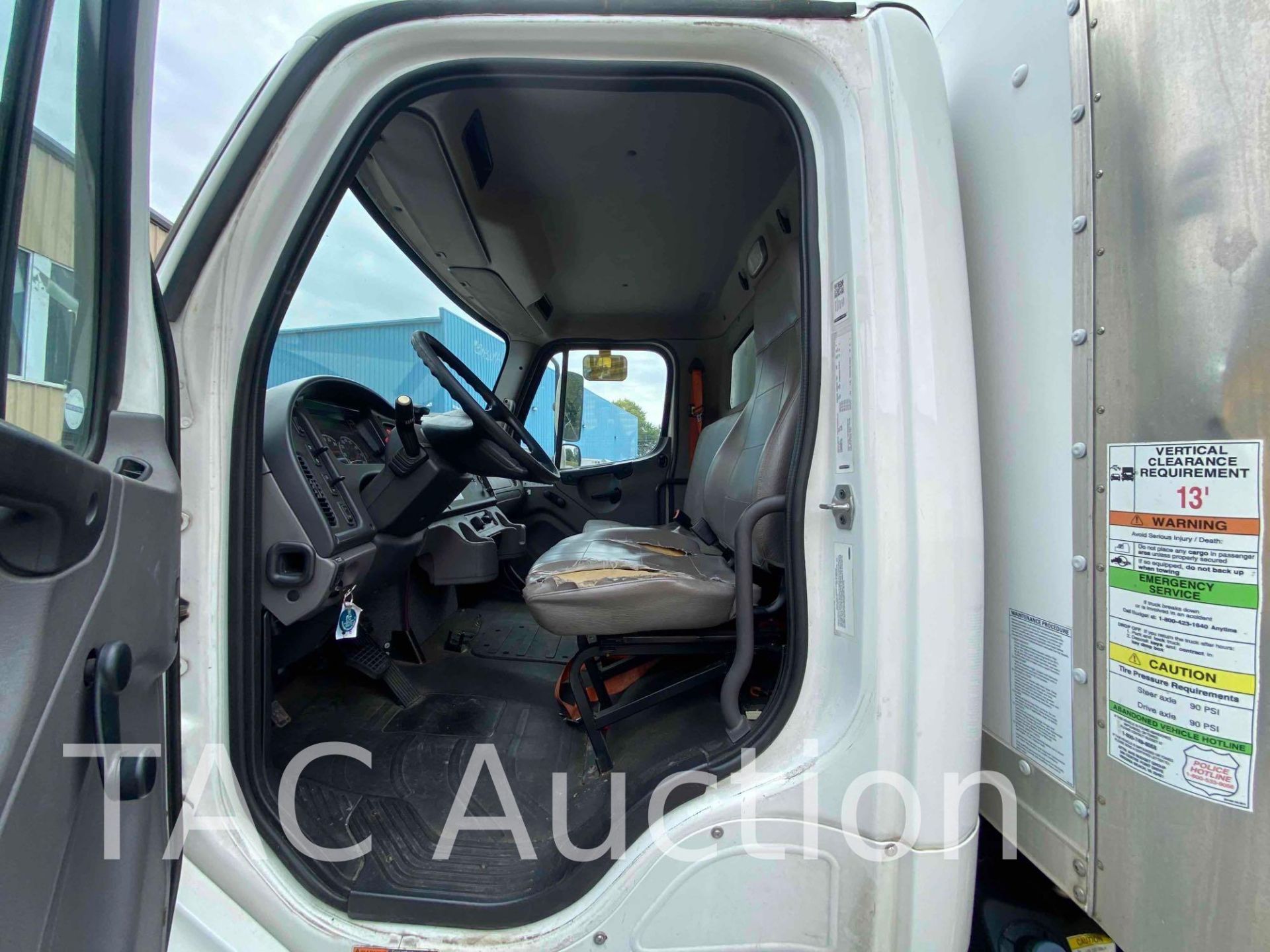 2016 Freightliner M2106 26ft Box Truck - Image 10 of 57