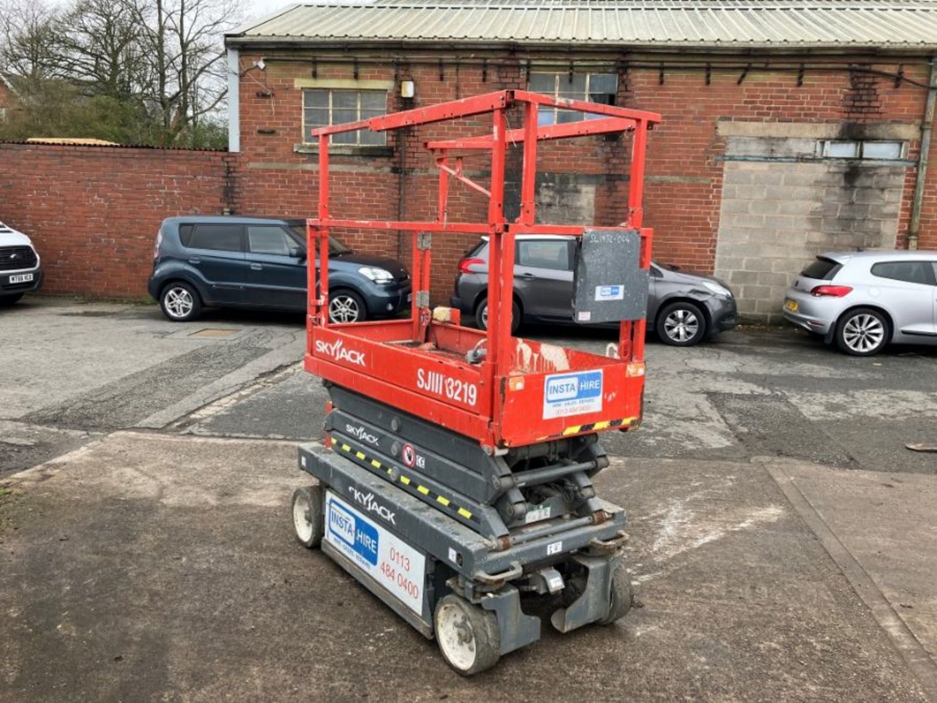 Skyjack SJIII 3219 electric scissor lift access platform (2017) - Image 6 of 9