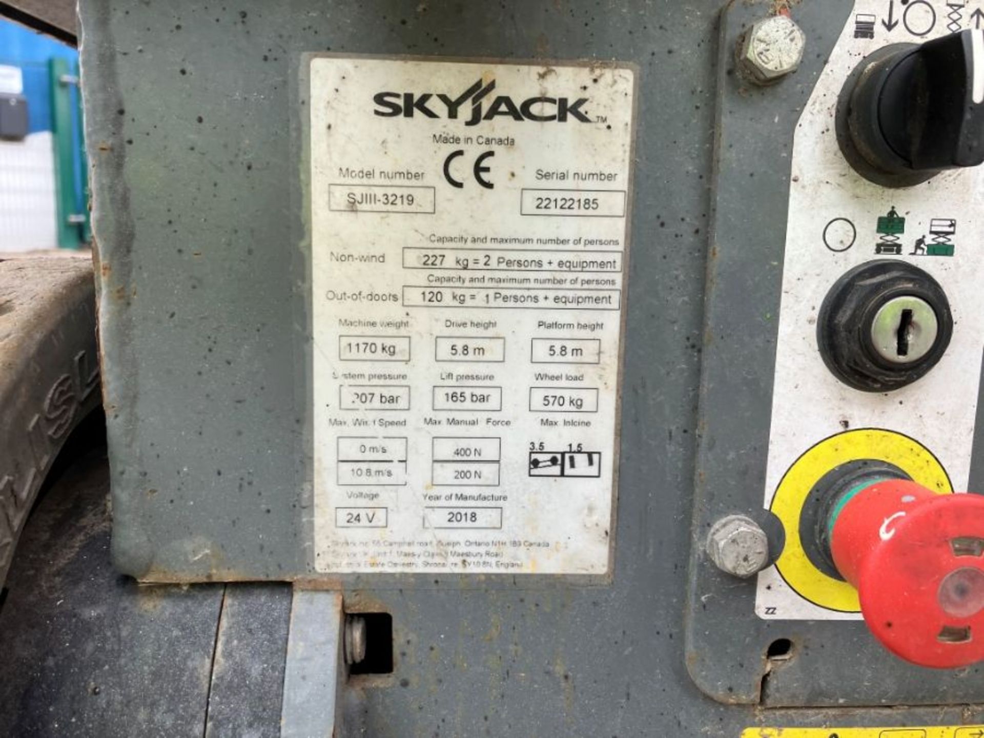 Skyjack SJIII 3219 electric scissor lift access platform (2018) - Image 2 of 8
