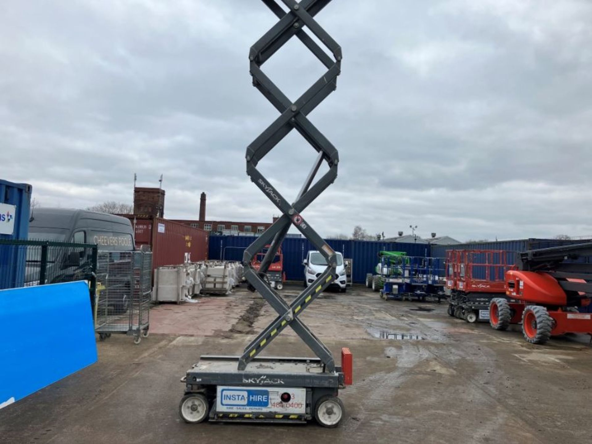 Skyjack SJIII 3219 electric scissor lift access platform (2017) - Image 8 of 9