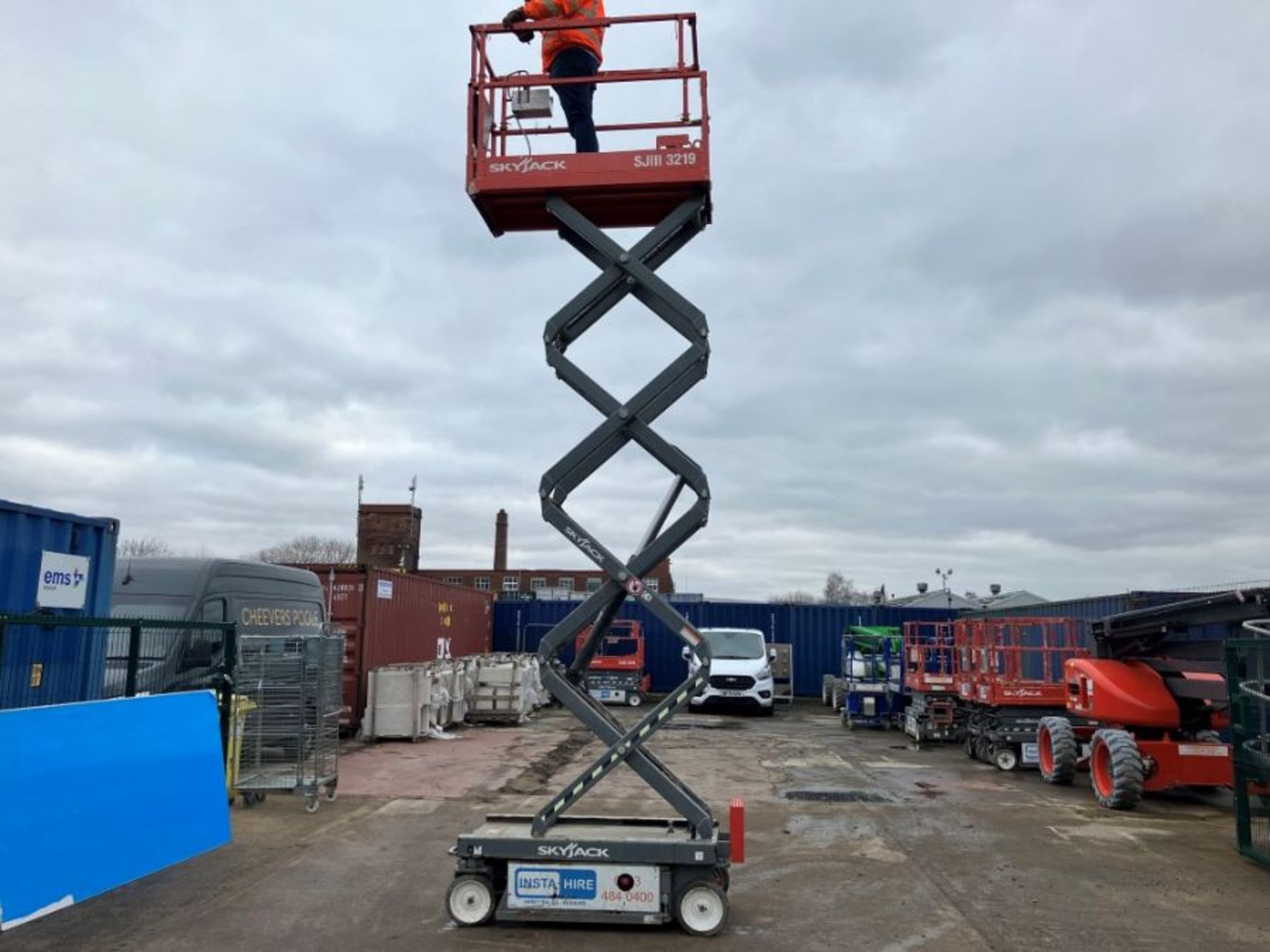 Skyjack SJIII 3219 electric scissor lift access platform (2018) - Image 7 of 8