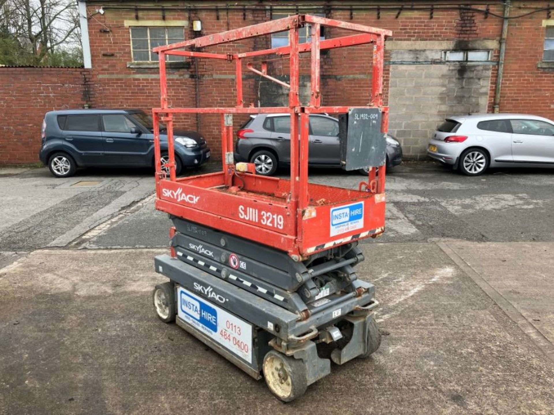 Skyjack SJIII 3219 electric scissor lift access platform (2017) - Image 6 of 6