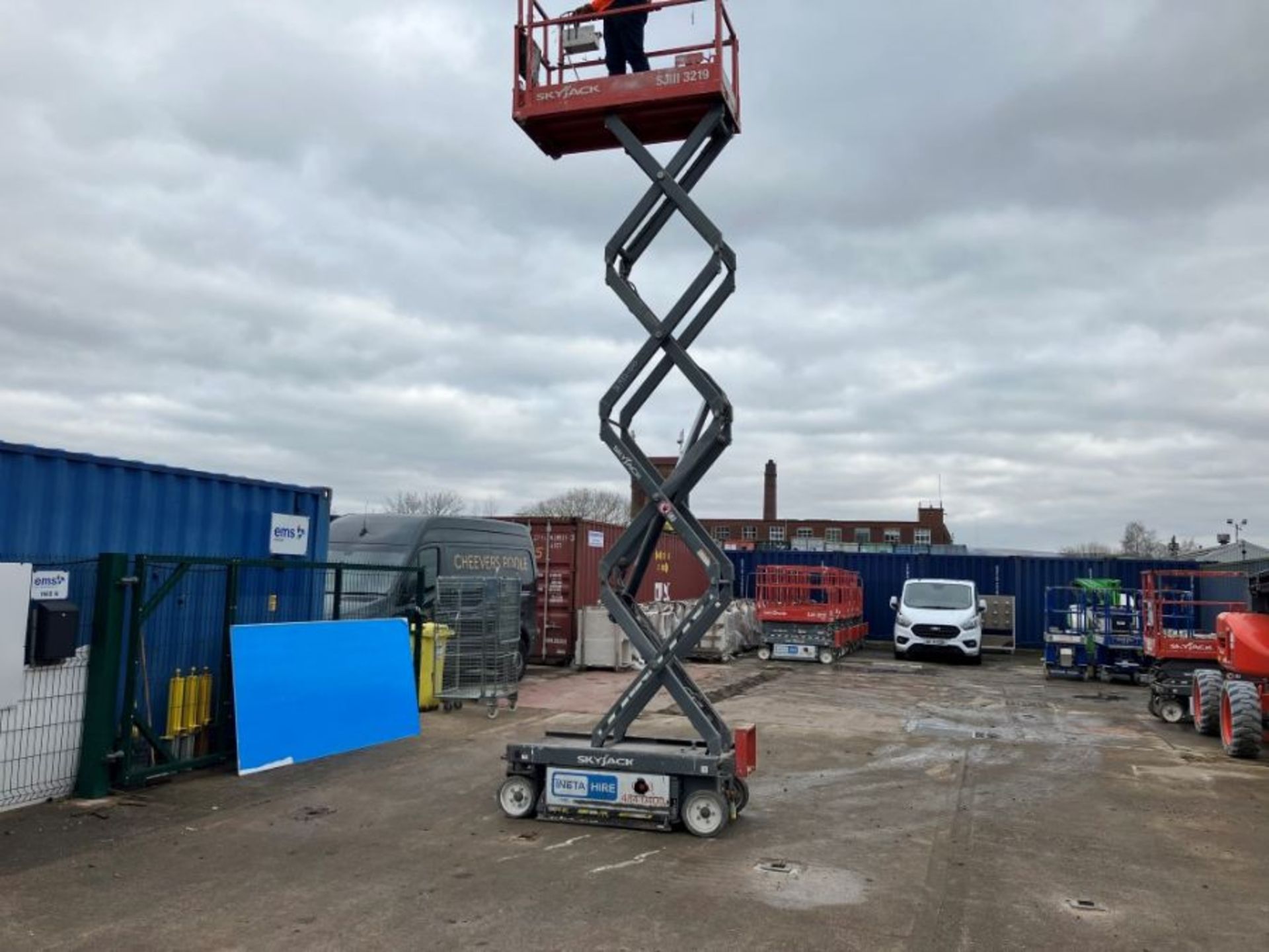 Skyjack SJIII 3219 electric scissor lift access platform (2017) - Image 7 of 9