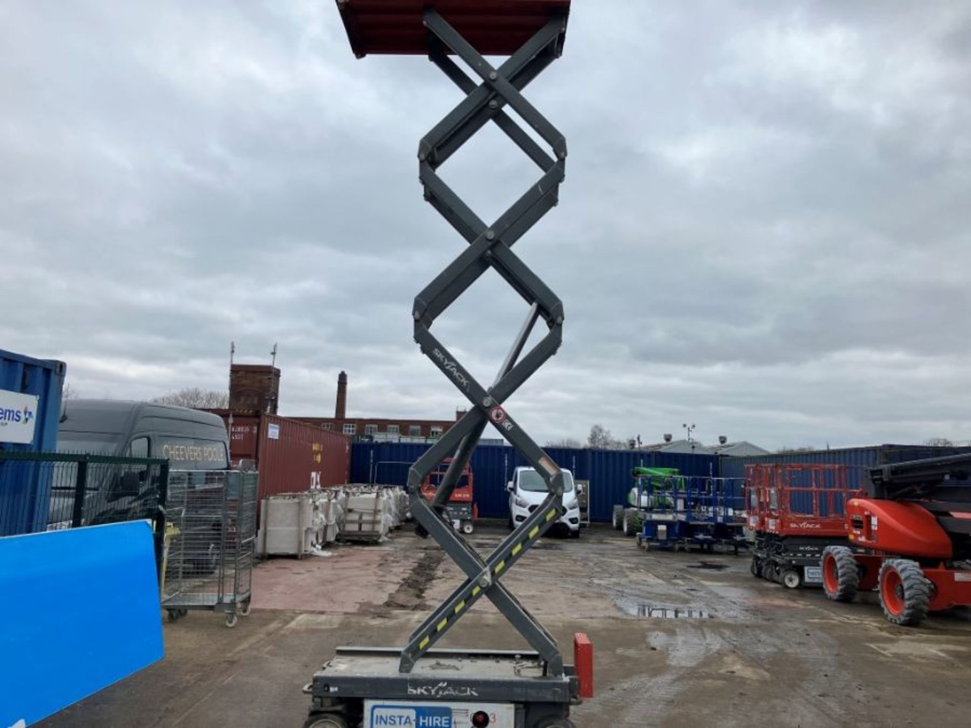 Skyjack SJIII 3219 electric scissor lift access platform (2017) - Image 7 of 9