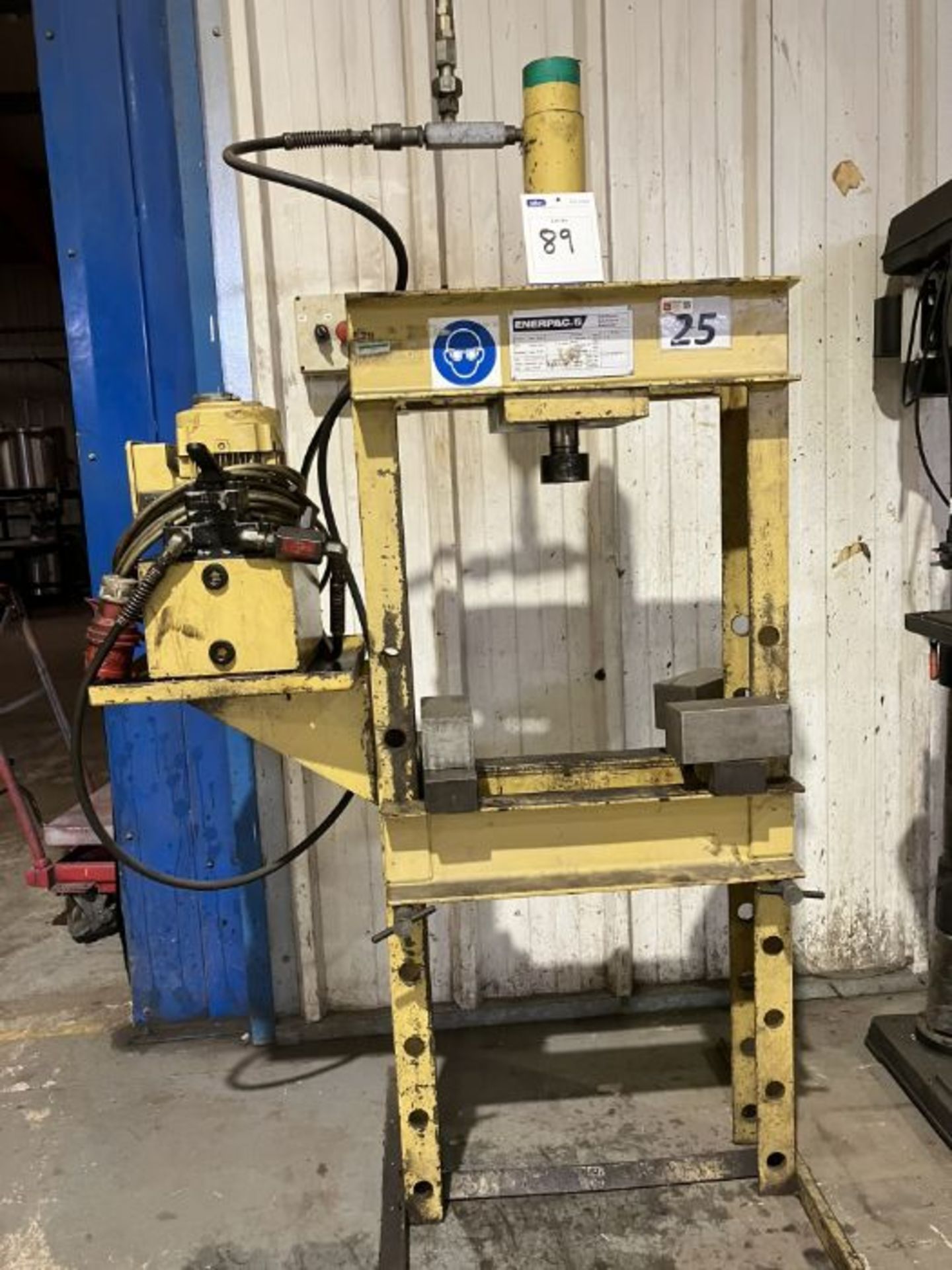 Ennerpac type RD 2510 (22 tonne capacity) garage press